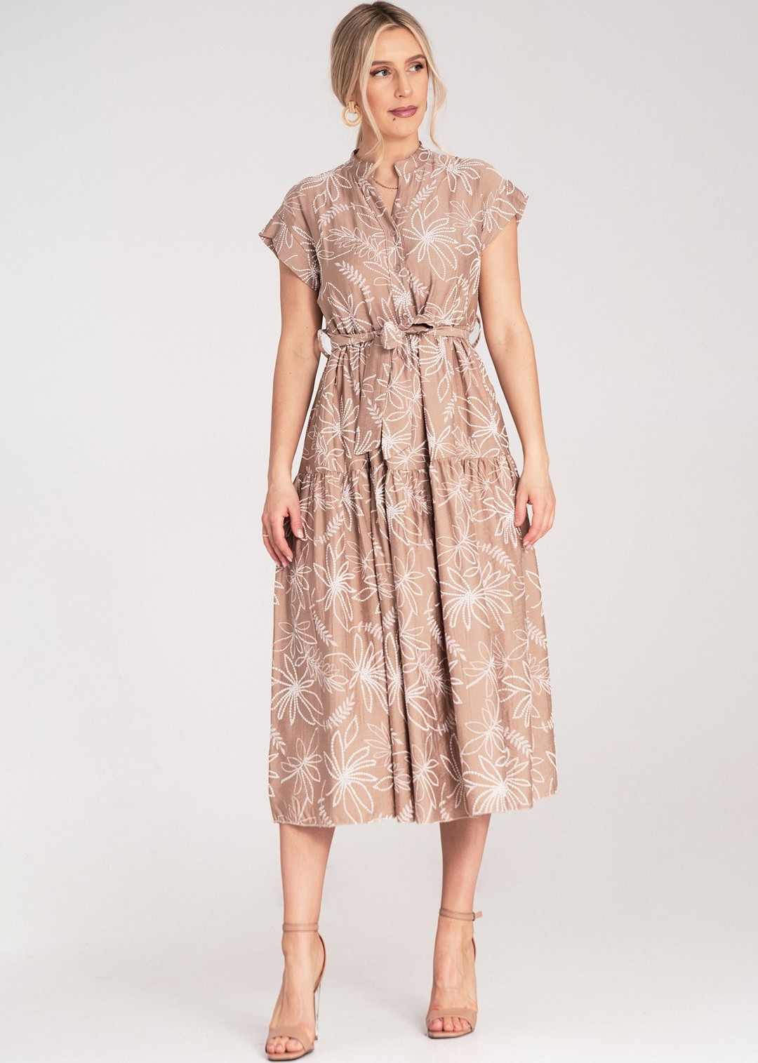 Béžové dámske kvetované šaty s viskózou M1180 Brown Veľkosť: ONE SIZE