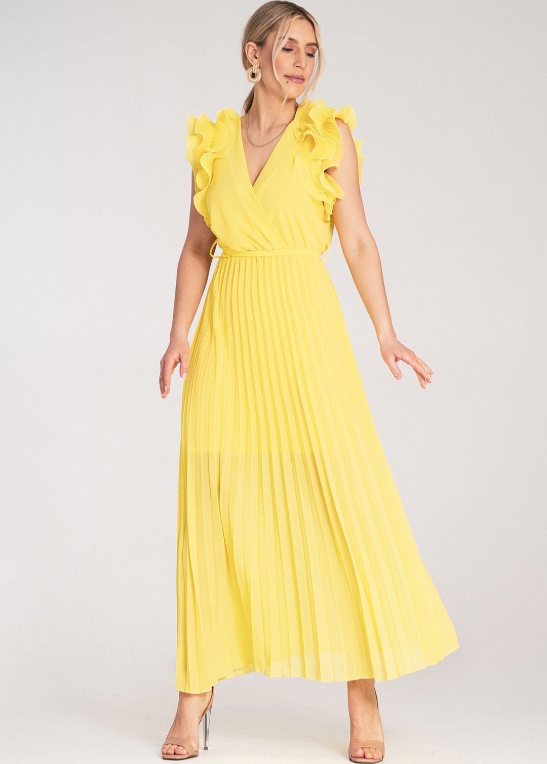 Žlté maxi šaty s výstrihom do V a ozdobnými volánikmi na ramenách M1189 Yellow Veľkosť: S/M