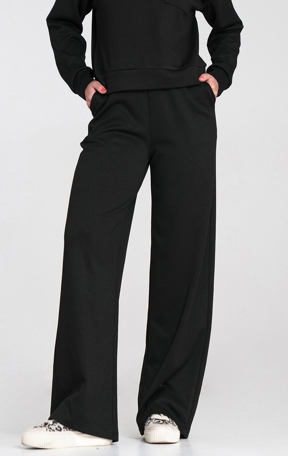 Čierne dámske široké tepláky s viskózou M1204 Black Veľkosť: S/M