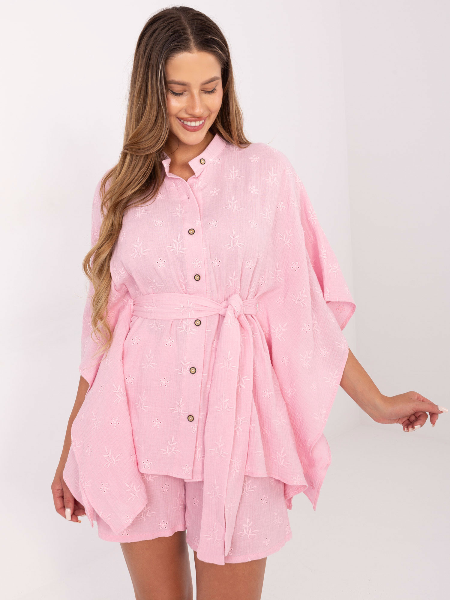 Svetloružový letný dámsky komplet s kimonovou košeľou a kraťasmi LK-KMPL-510072.68-light pink Veľkosť: S/M