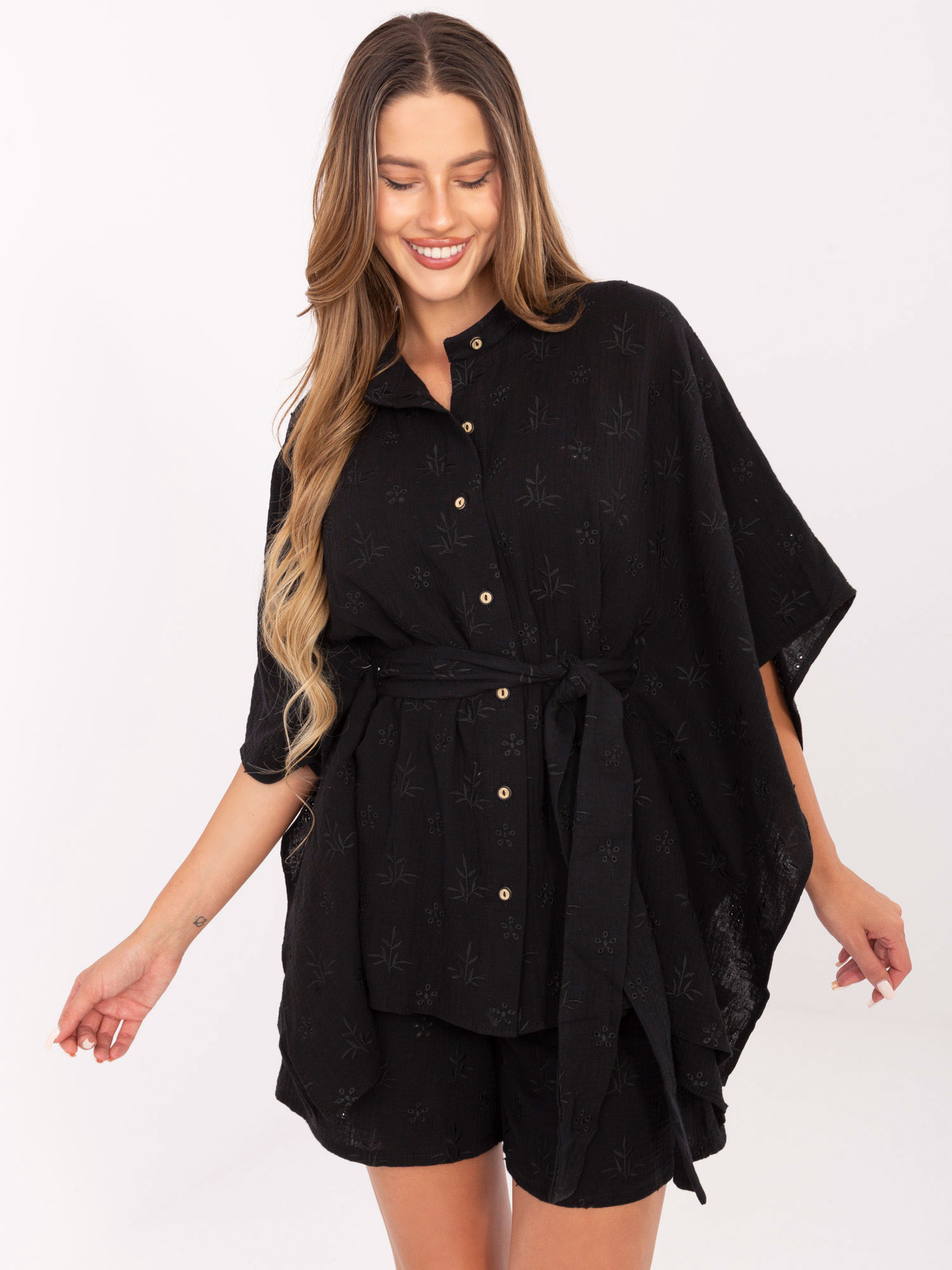 Čierny letný dámsky komplet s kimonovou košeľou a kraťasmi LK-KMPL-510072.68-black Veľkosť: S/M