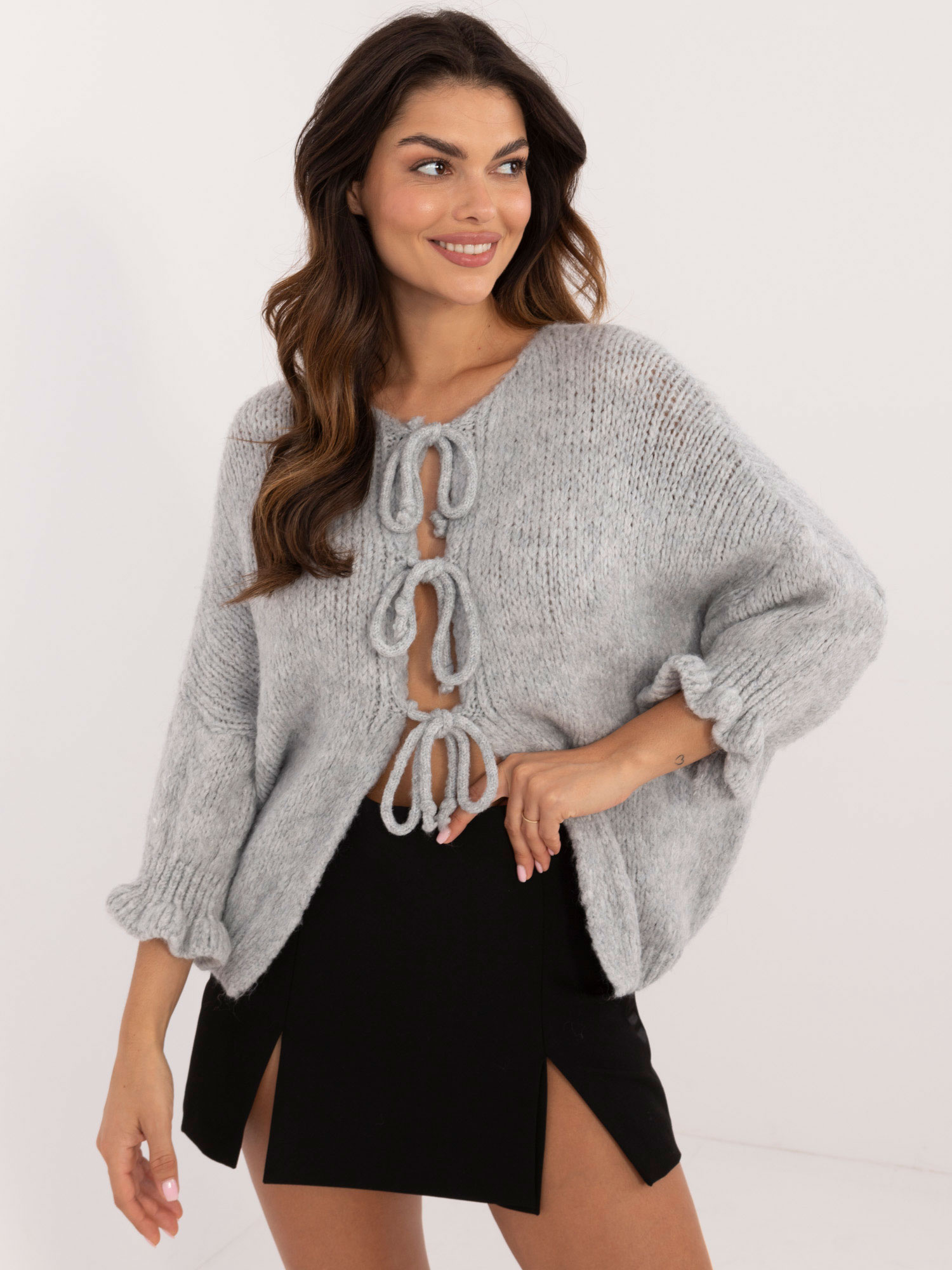 Sivý oversize sveter s 3/4 rukávmi MI-SW-2911.91-grey Veľkosť: ONE SIZE