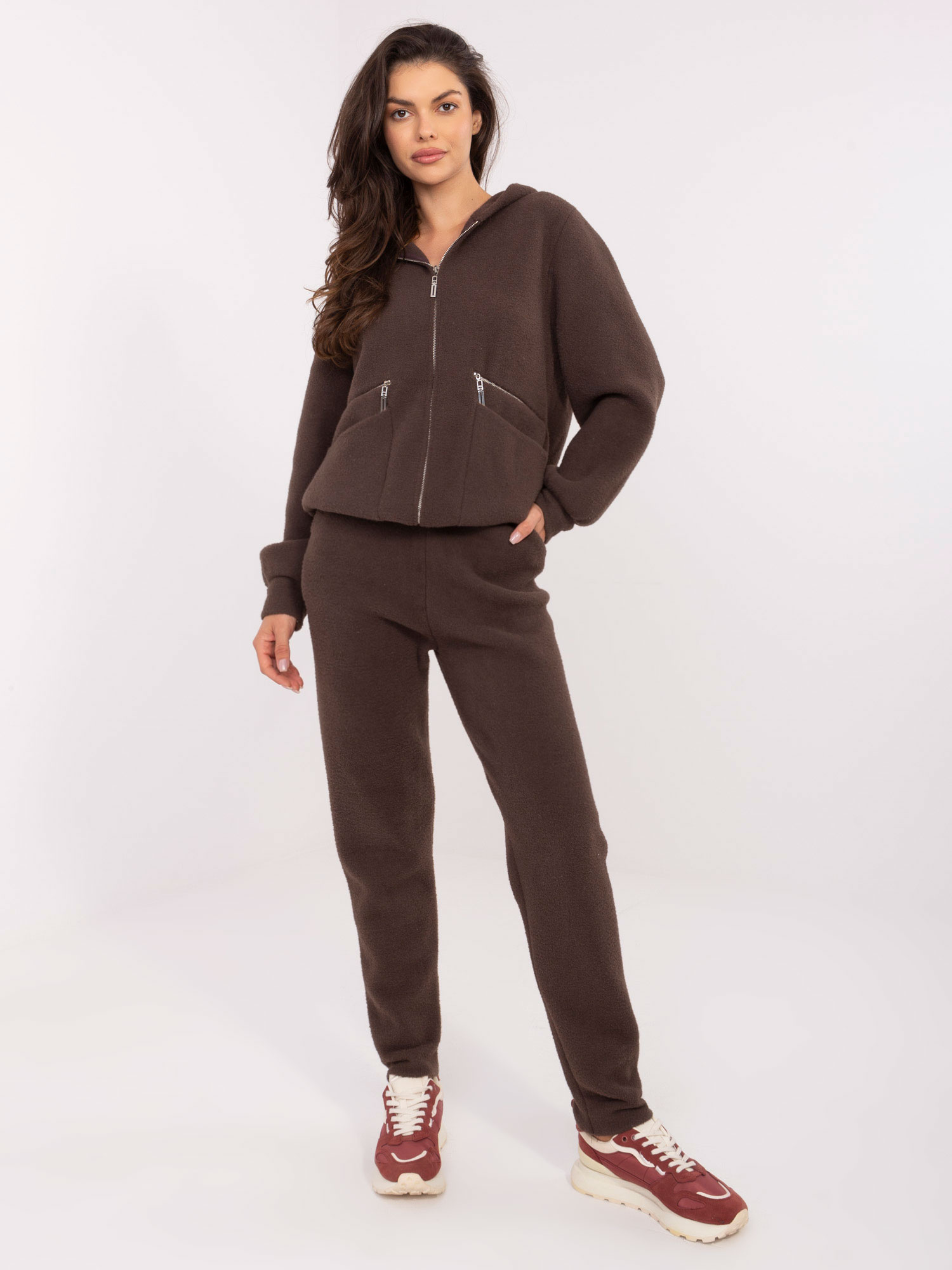 Čokoládovo hnedá dámska pletená súprava mikiny a nohavíc s ozdobnými zipsami MBM-KMPL-30817.17-brown Veľkosť: ONE SIZE