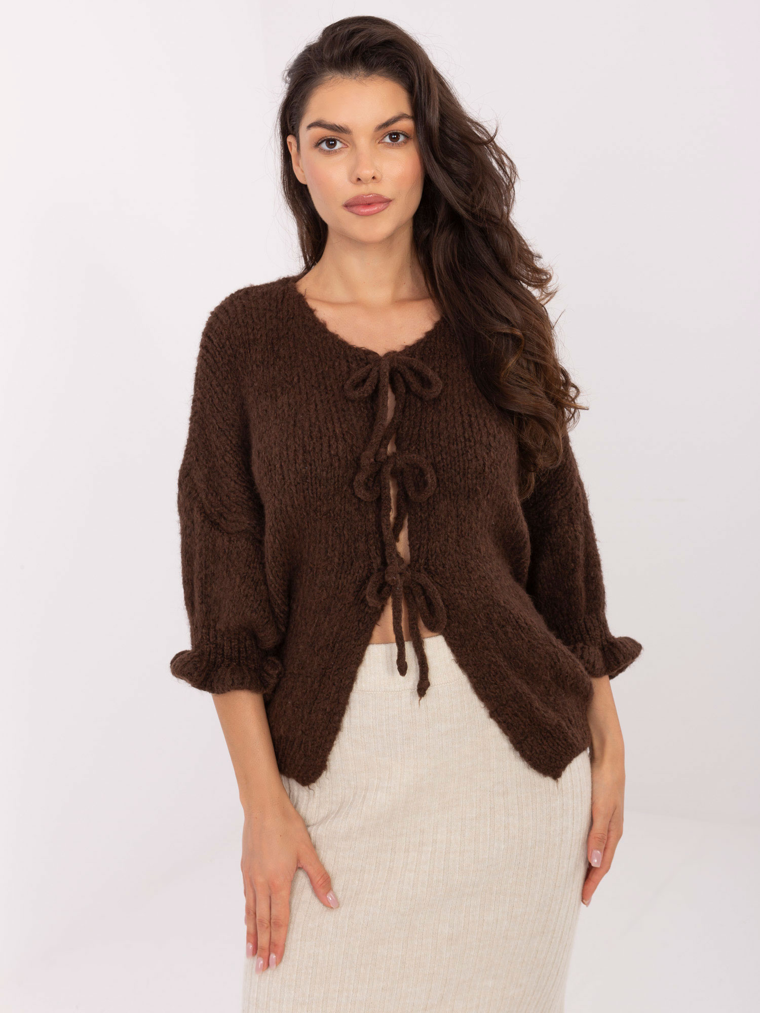 Hnedý dámsky oversize sveter s 3/4 rukávmi MI-SW-2911.91-brown Veľkosť: ONE SIZE