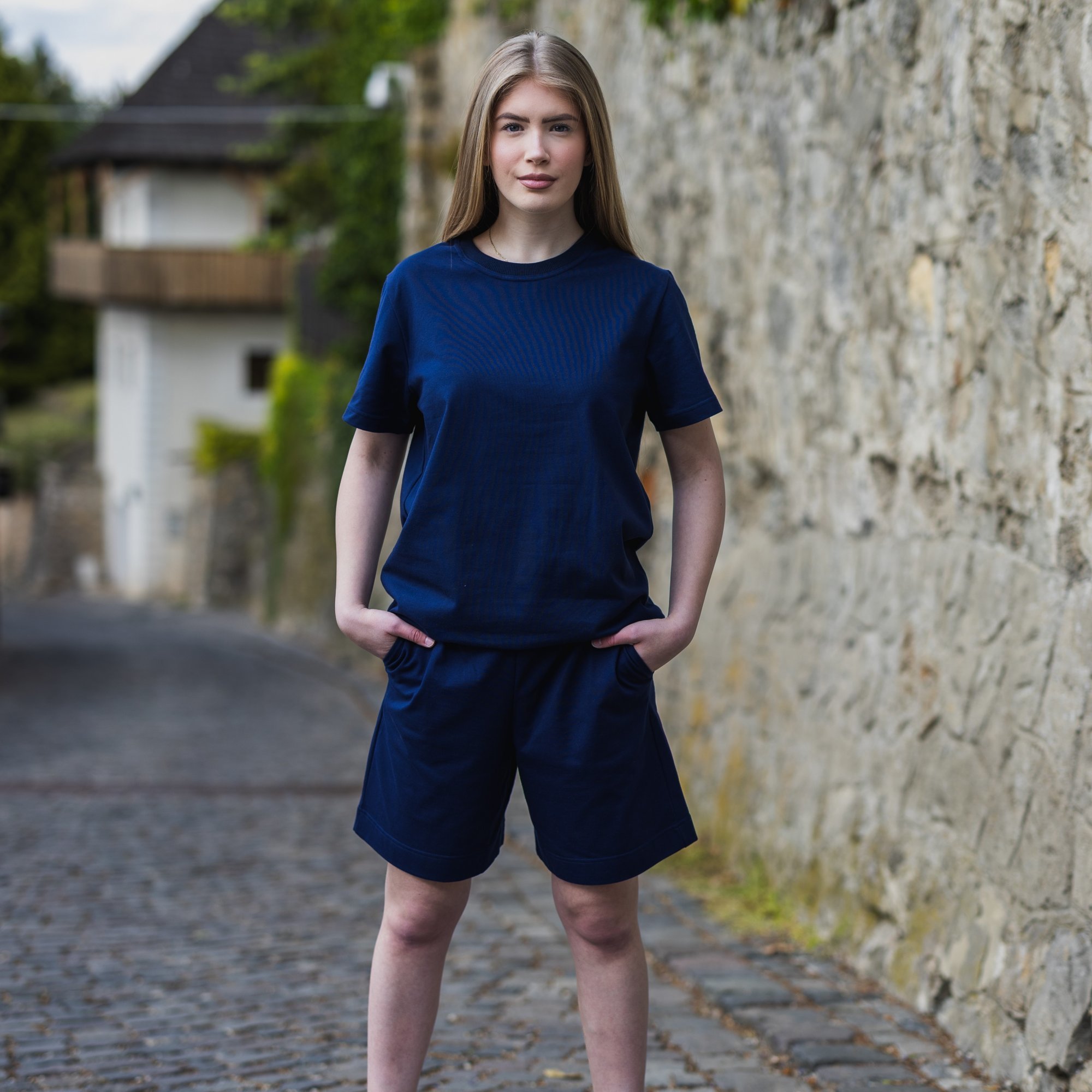 Tmavomodré unisex bavlnené tričko bez potlače Veľkosť: M