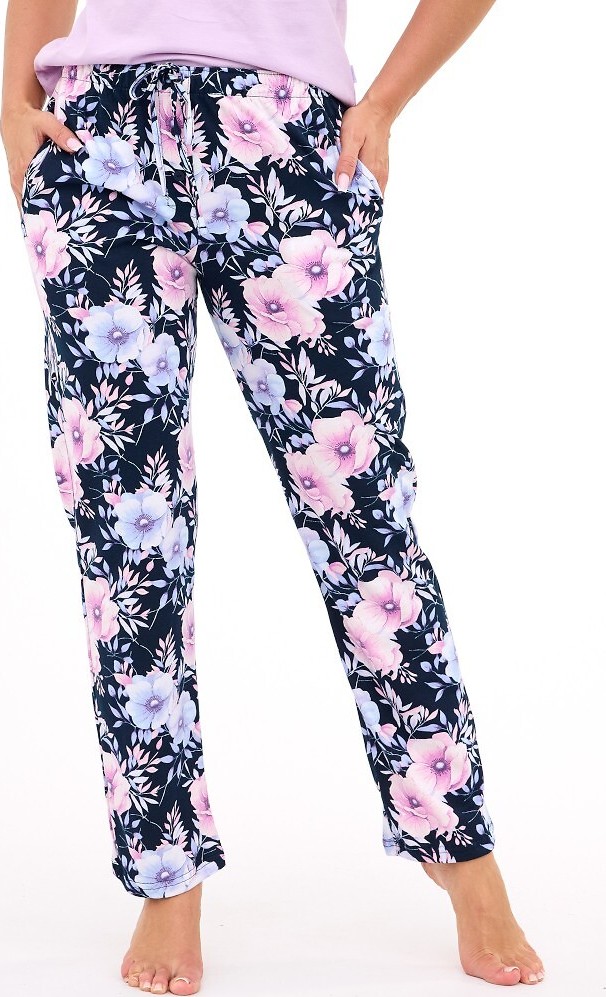 Tmavomodré dámske pyžamové nohavice s kvetinami Cornette 690/48 S-2XL damskie Veľkosť: L, Barva: tmavomodrá
