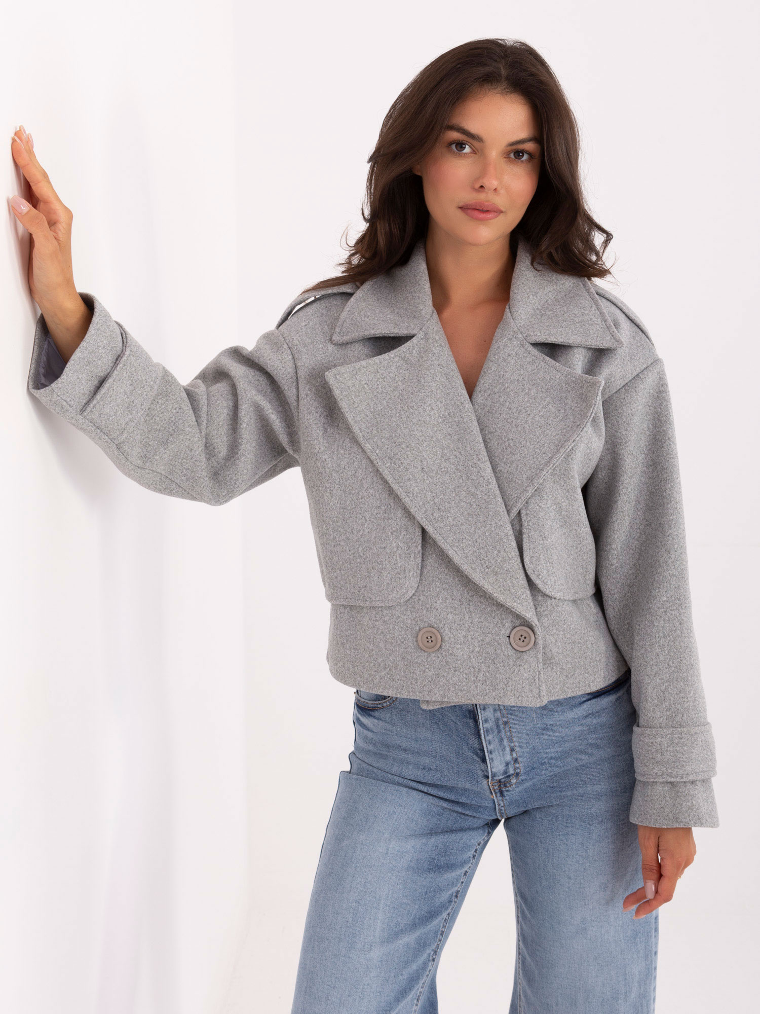 Sivý dámsky krátky kabát s podšívkou IT-KR-A9558.62-grey Veľkosť: ONE SIZE