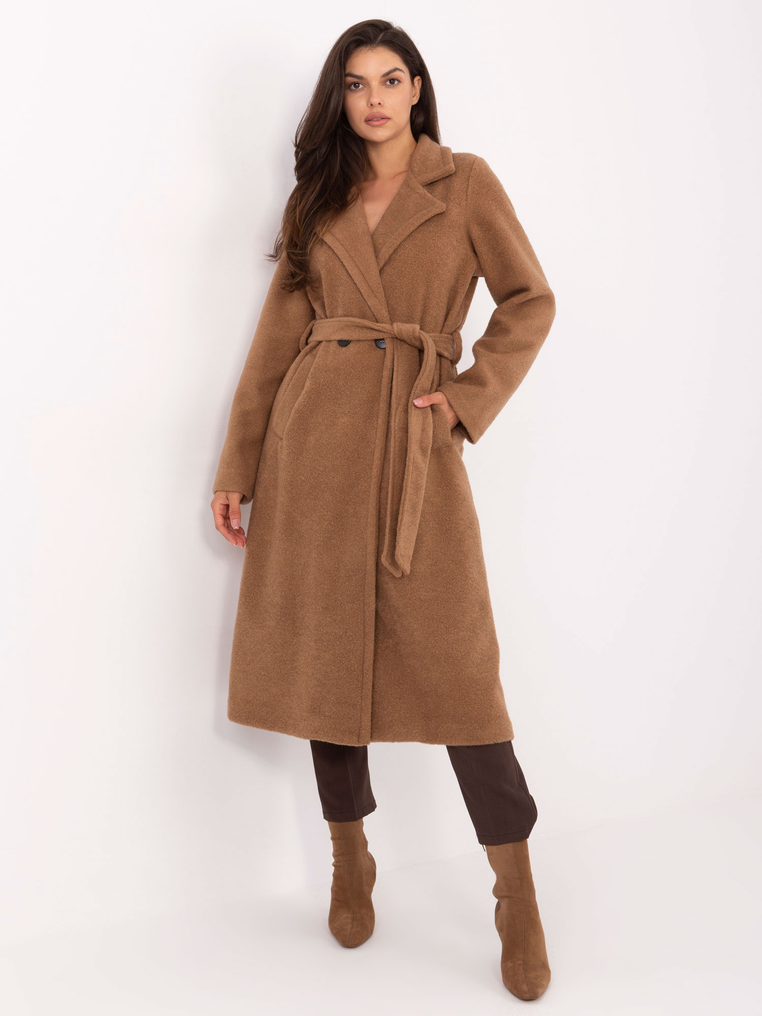 Hnedý dámsky dlhý kabát s pásikom IT-PL-96765.17P-camel Veľkosť: ONE SIZE