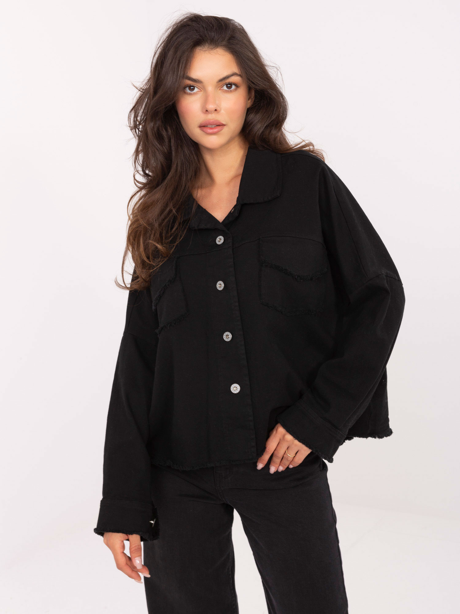 Čierna dámska džínsová košeľa s rozstrapkanými koncami IT-KS-FL5779.87-black Veľkosť: ONE SIZE