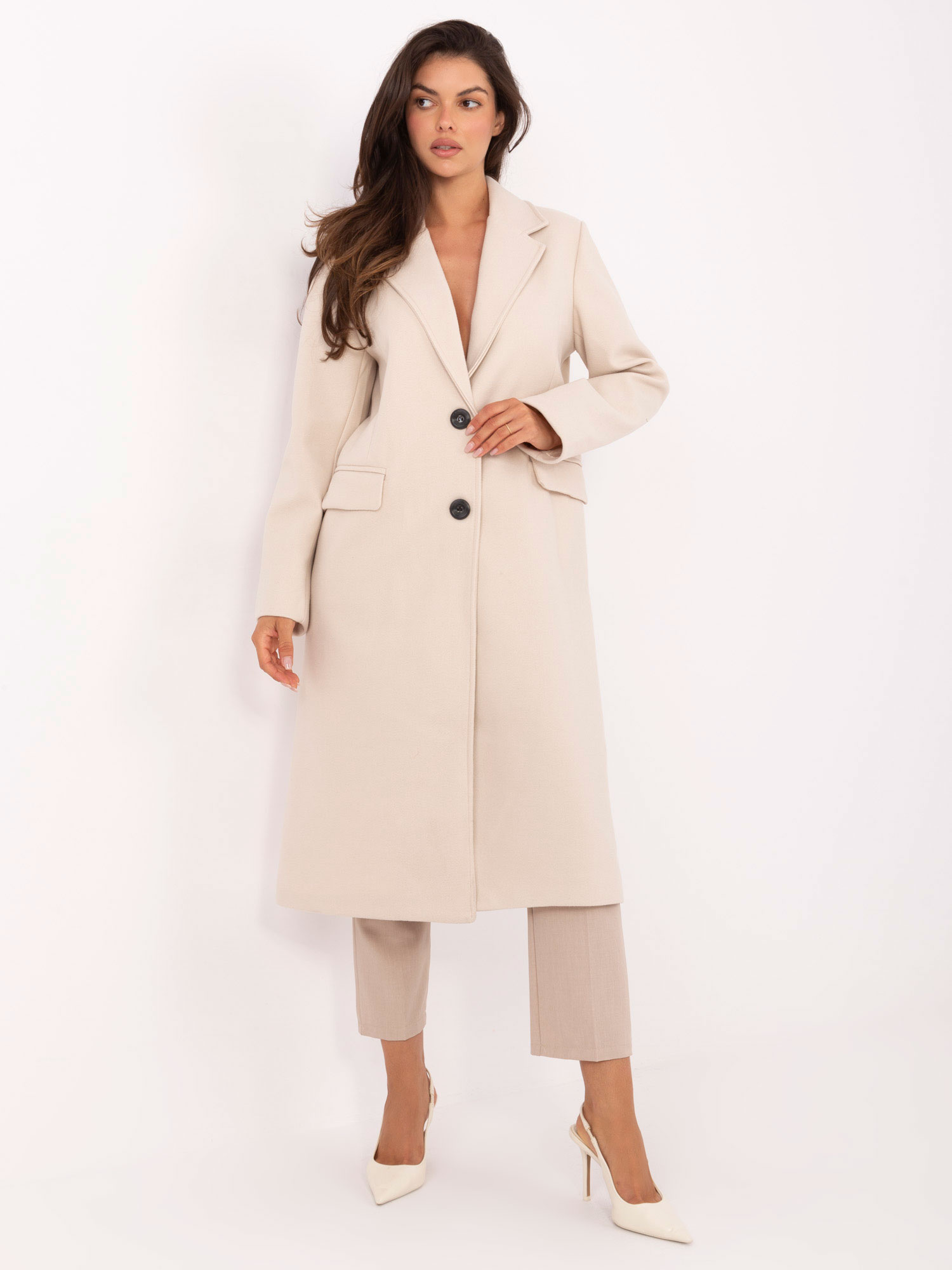 Smotanový dámsky kabát s ramennými vypchávkami IT-PL-80320.65-light beige Veľkosť: ONE SIZE