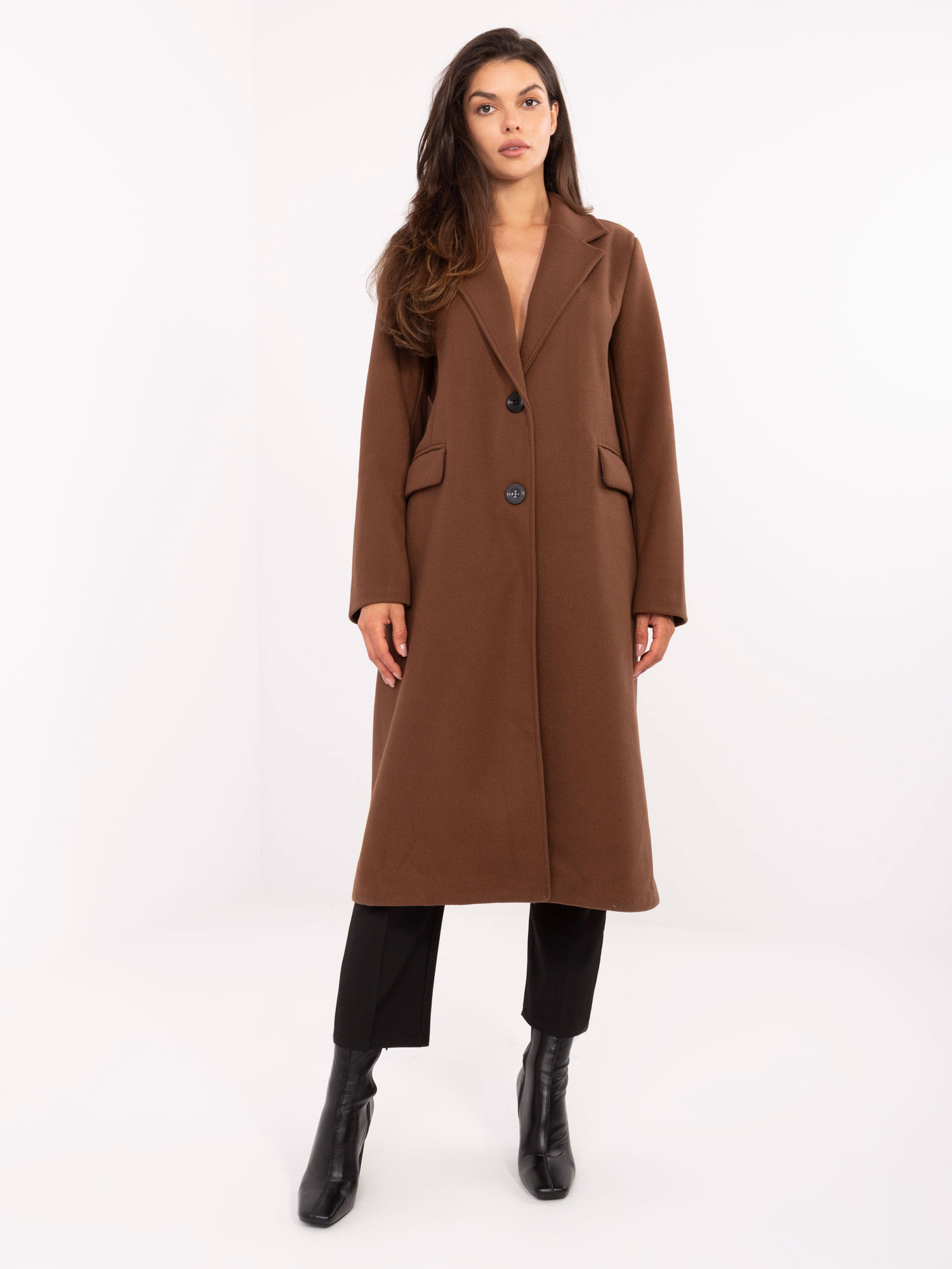 Hnedý dámsky kabát s ramennými vypchávkami IT-PL-80320.65-brown Veľkosť: ONE SIZE