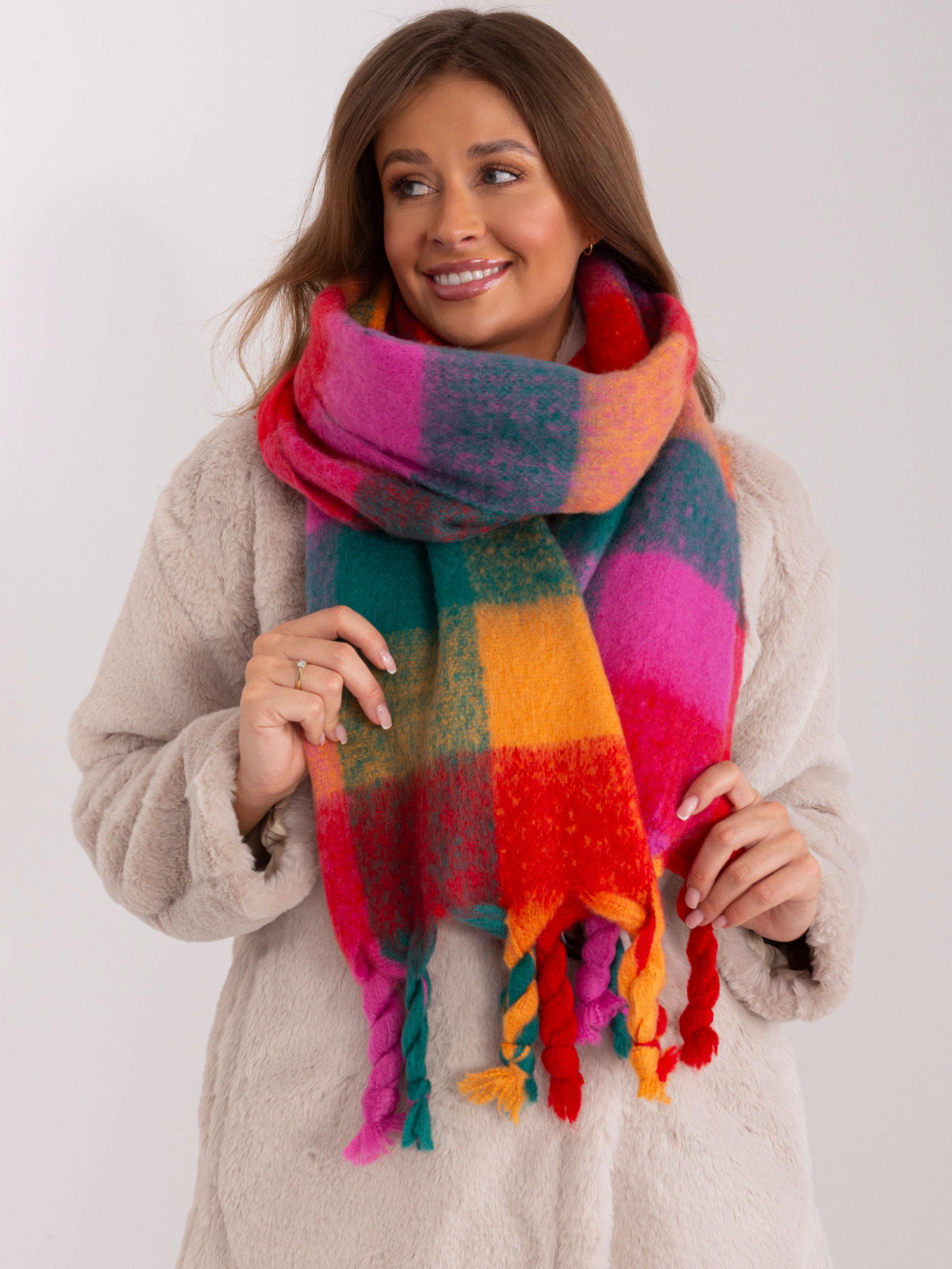 Farebný károvaný šál so strapcami AT-SZ-2313501.97-mix color Veľkosť: ONE SIZE