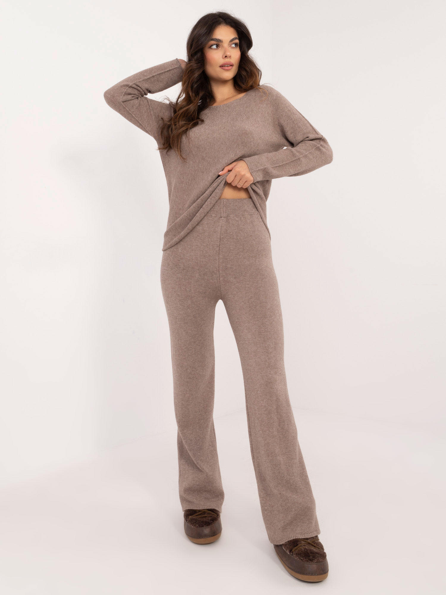 Tmavobéžová dámska pletená súprava IT-KMPL-2219.51-dark beige Veľkosť: ONE SIZE