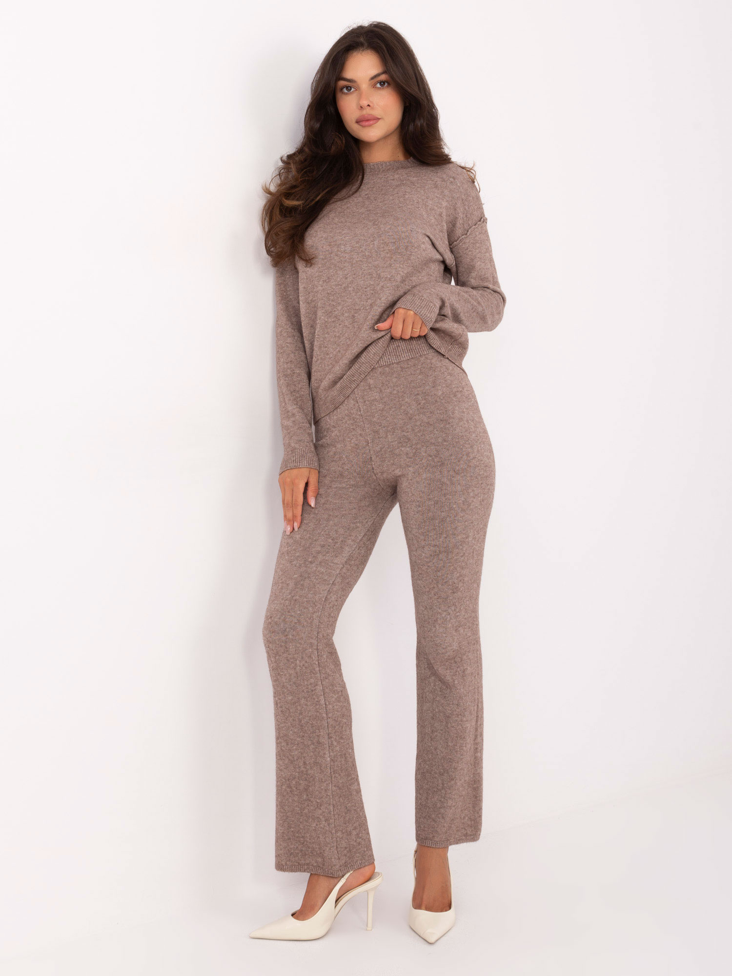 Béžový dámsky pletený set svetra a nohavíc IT-KMPL-98692.57-dark beige Veľkosť: ONE SIZE