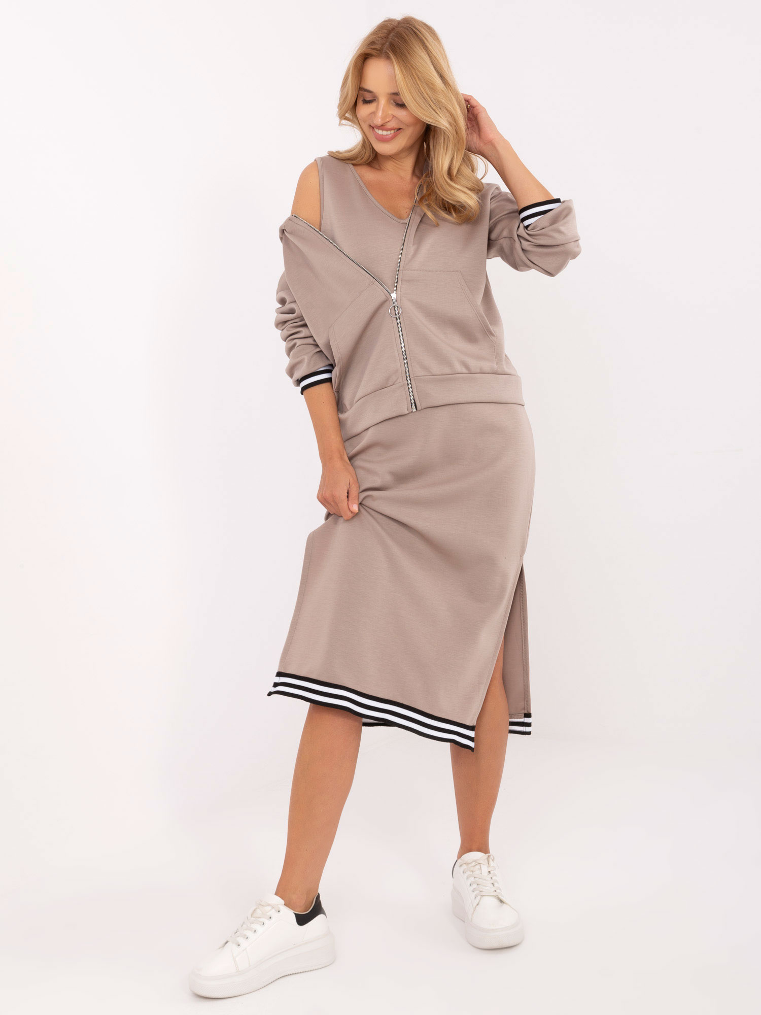 Béžová dámska viskózová dvojdielna súprava s ozdobnými manžetami IT-KMPL-9719.64-dark beige Veľkosť: ONE SIZE