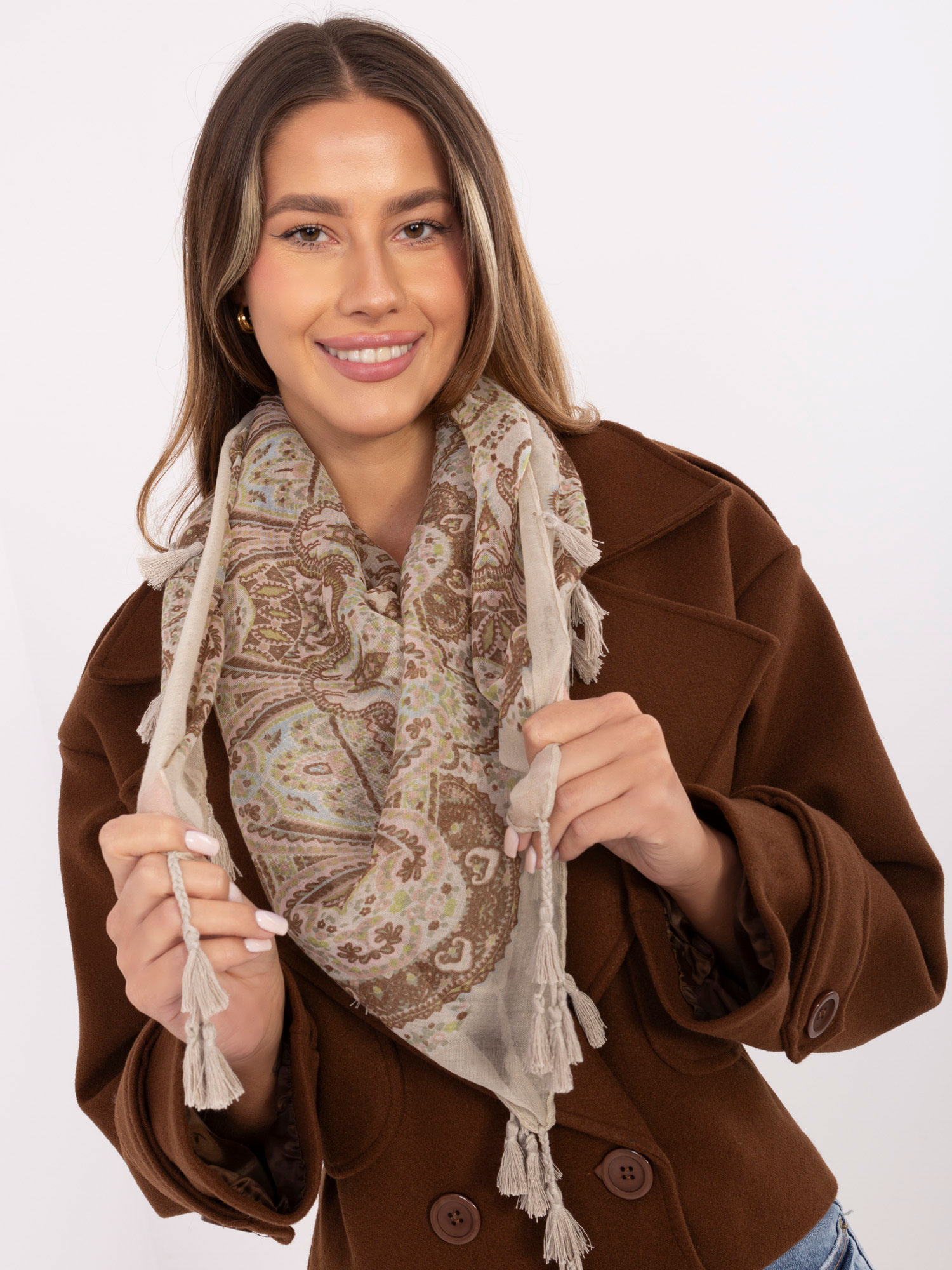 Béžová dámska šatka so strapcami AT-CH-ENEC-72.31P-beige Veľkosť: ONE SIZE