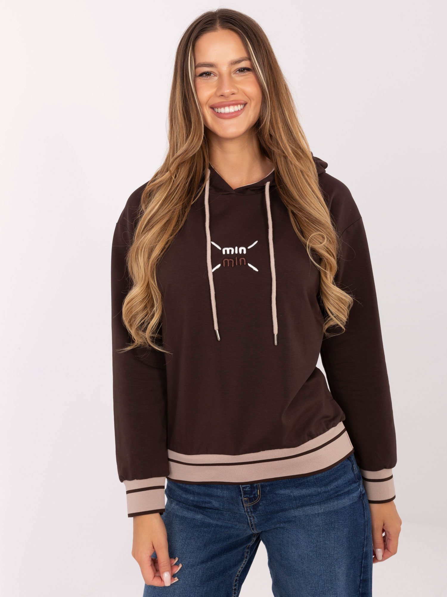 Tmavohnedá dámska bavlnená mikina s výšivkou RV-BL-A857.47-dark brown Veľkosť: ONE SIZE