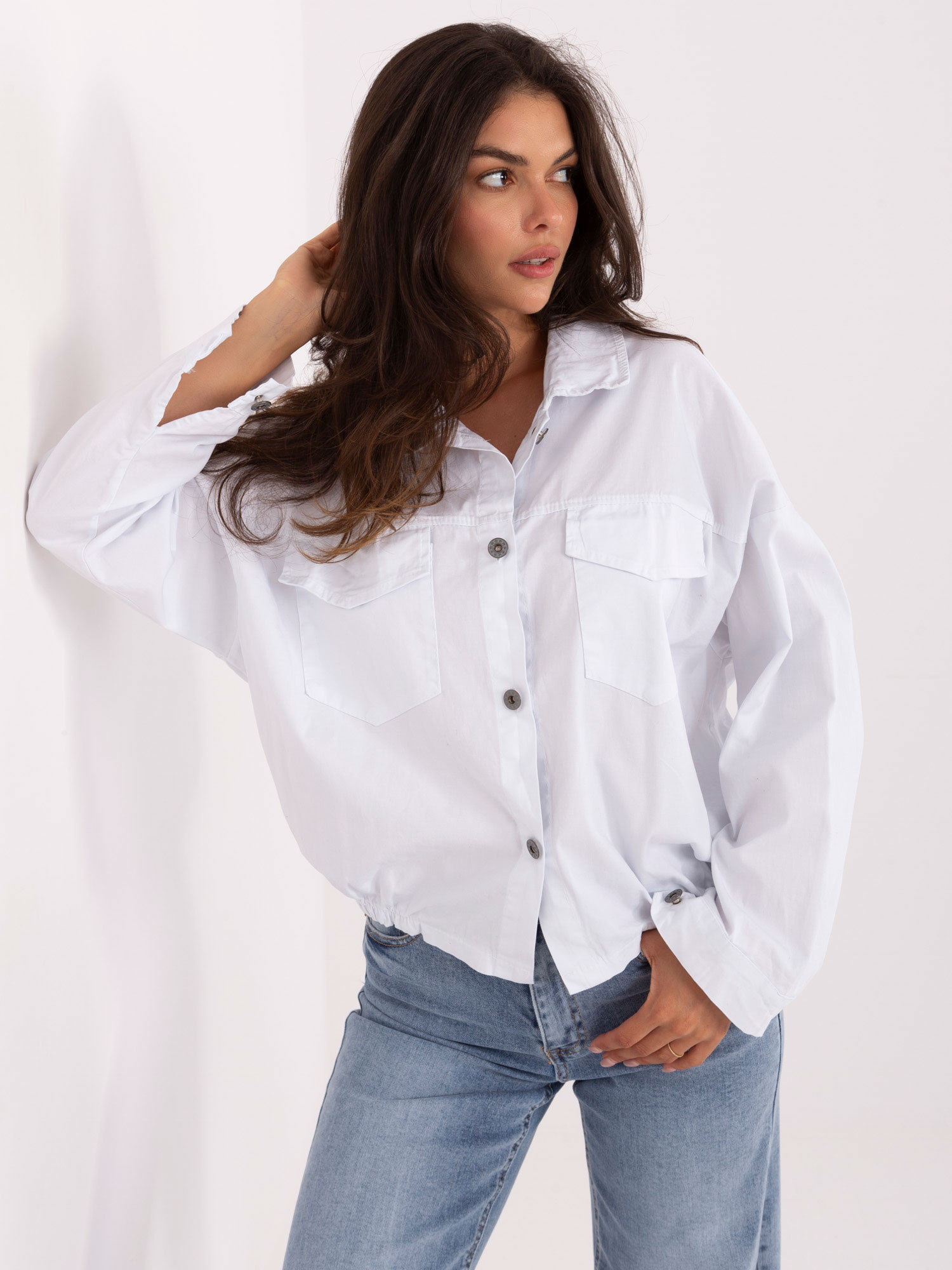 Voľná biela dámska košeľa s elastickým spodným lemom IT-KS-FL9273.86-white Veľkosť: ONE SIZE