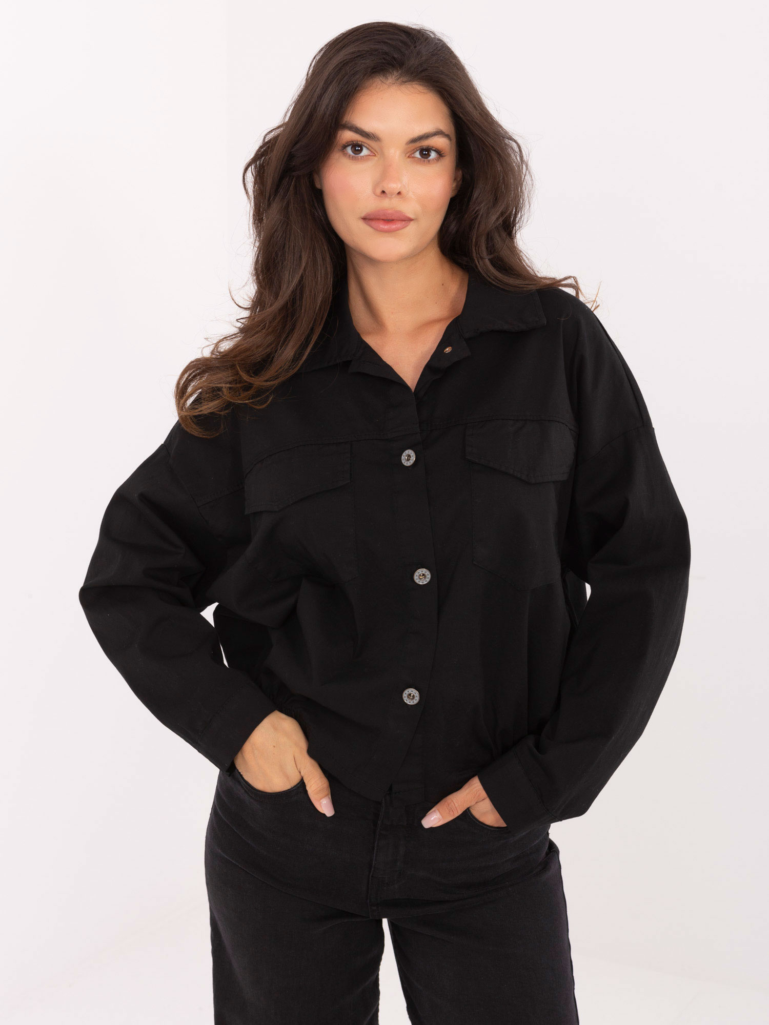 Voľná čierna dámska košeľa s elastickým spodným lemom IT-KS-FL9273.86-black Veľkosť: ONE SIZE