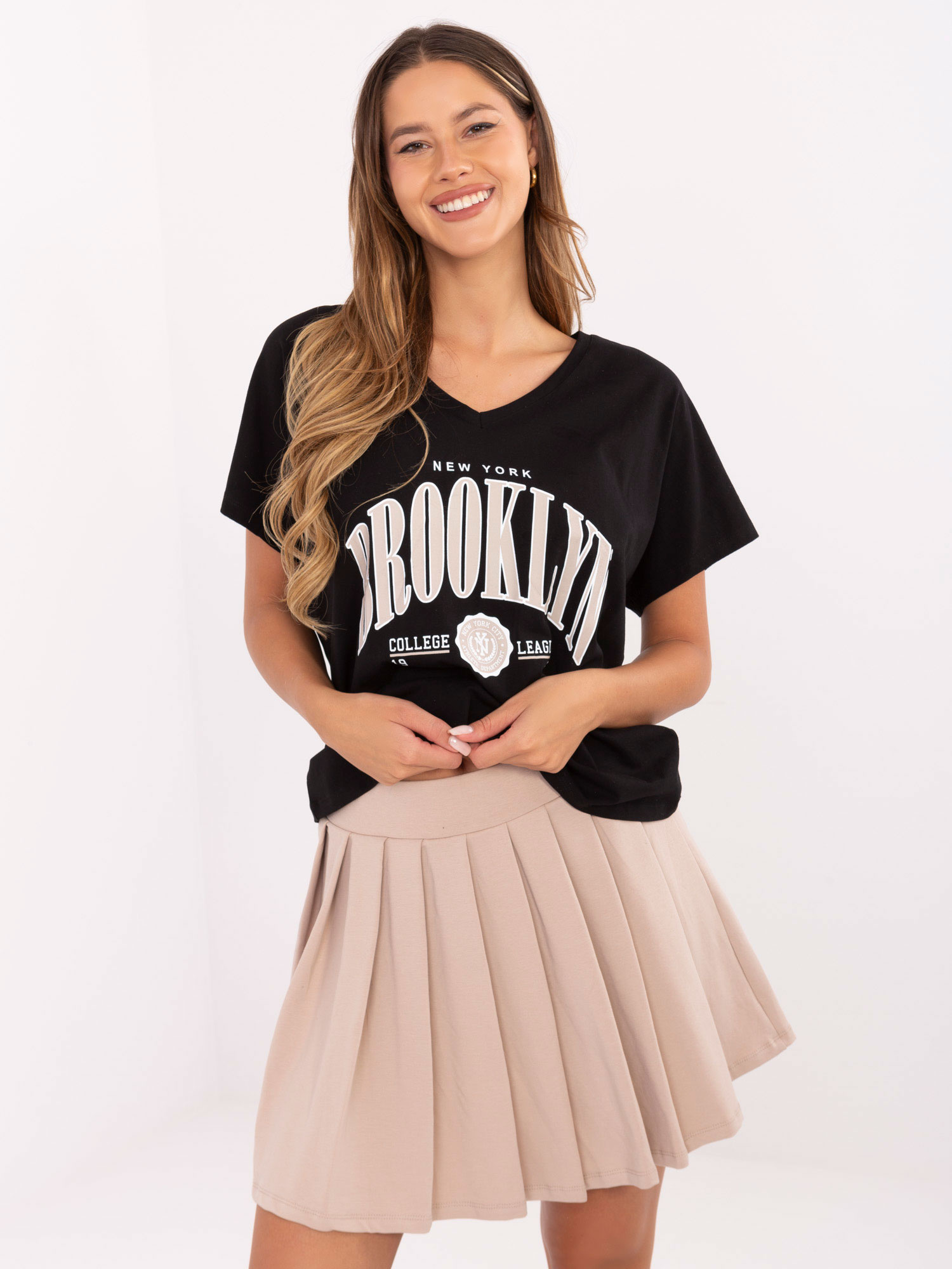 Čierno-béžový dámsky set trička a plisovanej sukne so všitými šortkami RV-KMPL-A774.49-black-beige Veľkosť: ONE SIZE