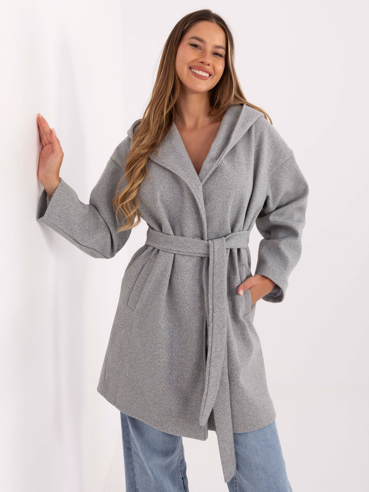 Sivý dámsky krátky kabát s podšívkou IT-PL-A9587.00-grey Veľkosť: ONE SIZE