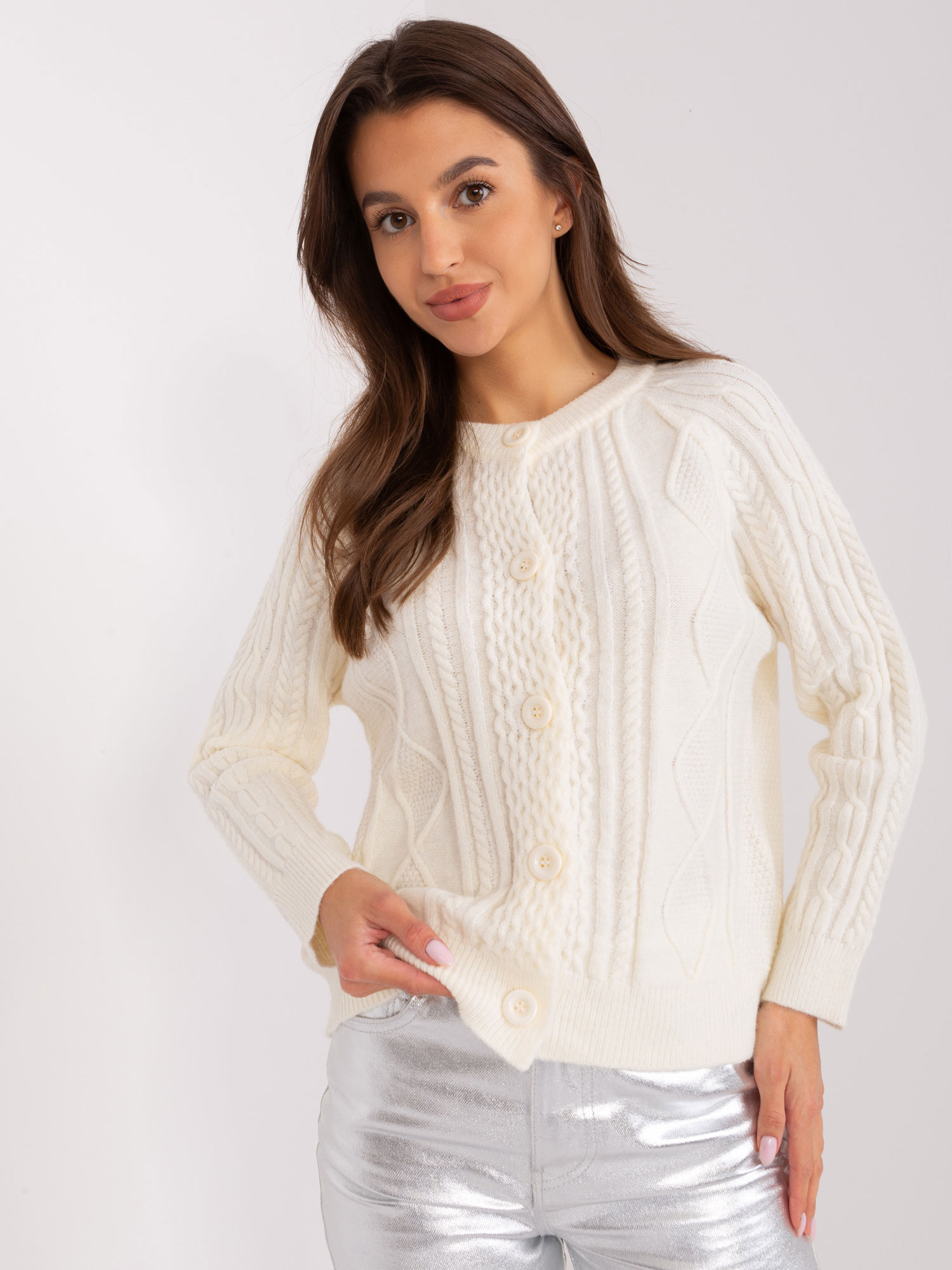 Smotanový zapínací sveter AT-SW-2346-2.99P-ecru Veľkosť: ONE SIZE