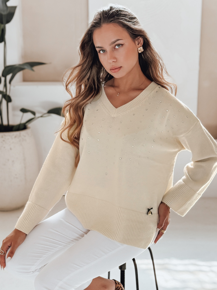 Smotanový dámsky viskózový sveter VERALIA s kamienkami a výstrihom do V MY2517 Veľkosť: M/L