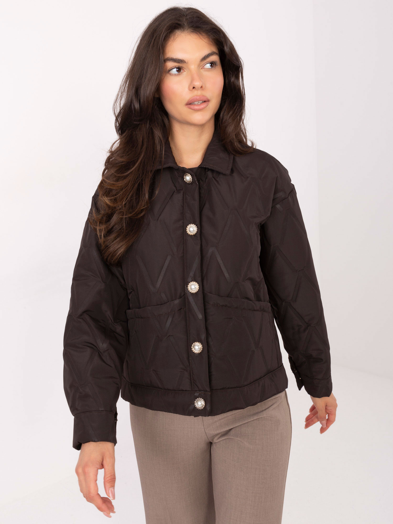 Tmavohnedá dámska prechodná bunda s vreckami IT-KR-FL9626.77-dark brown Veľkosť: ONE SIZE