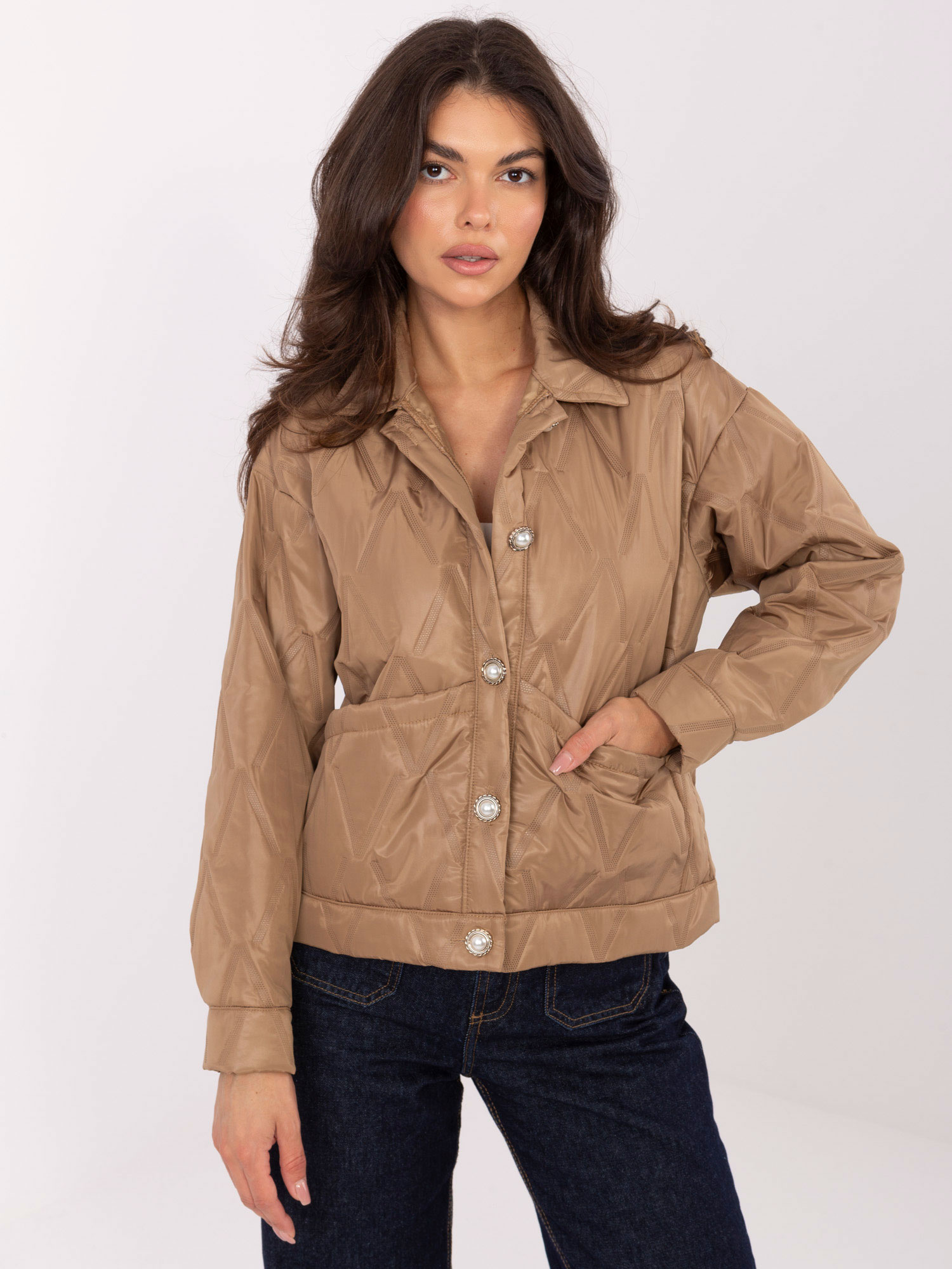 Svetlohnedá dámska prechodná bunda s vreckami IT-KR-FL9626.77-camel Veľkosť: ONE SIZE