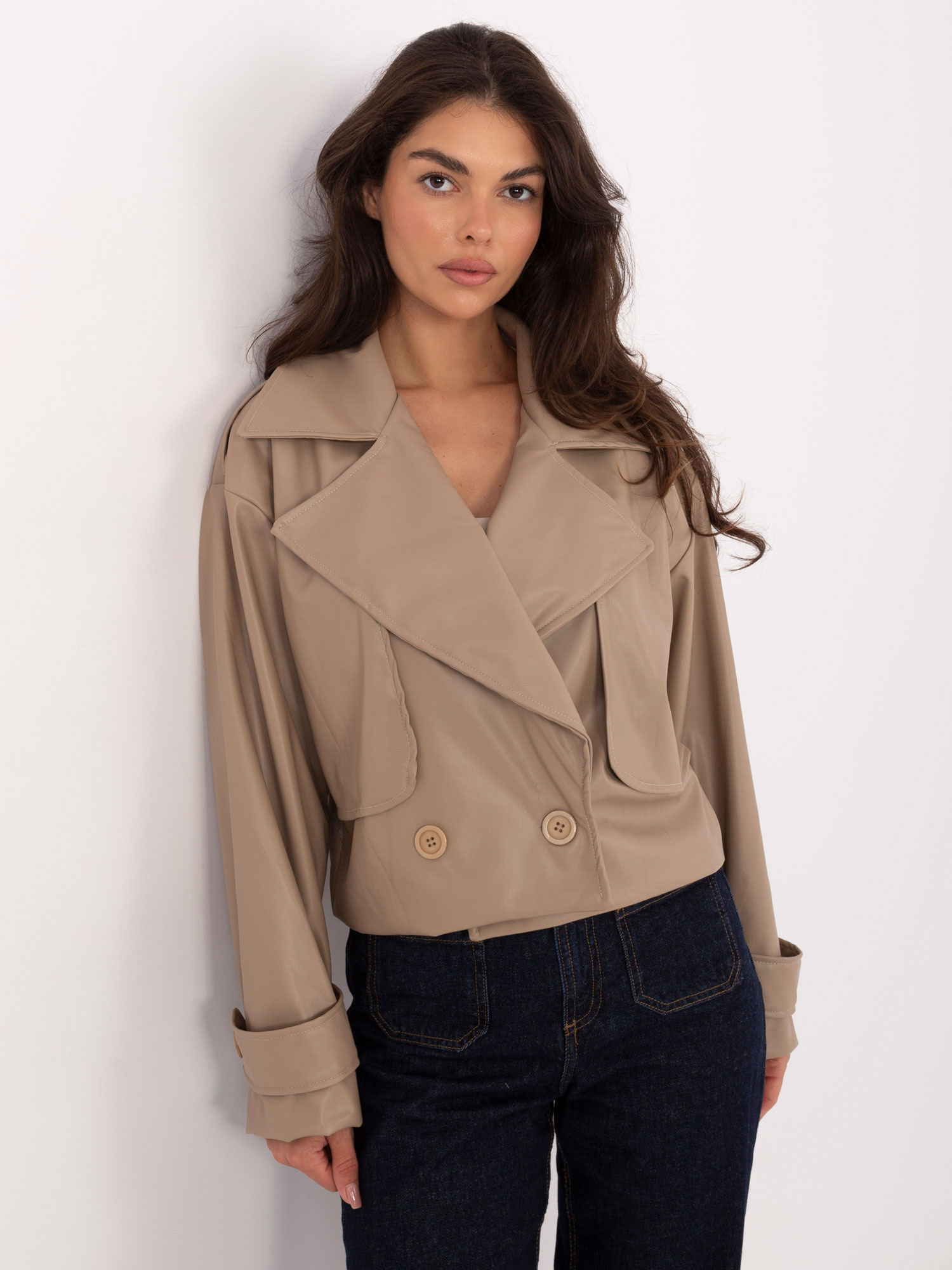 Béžový dámsky dvojradový trenčkot z eko kože IT-KR-FL9558.60-beige Veľkosť: ONE SIZE