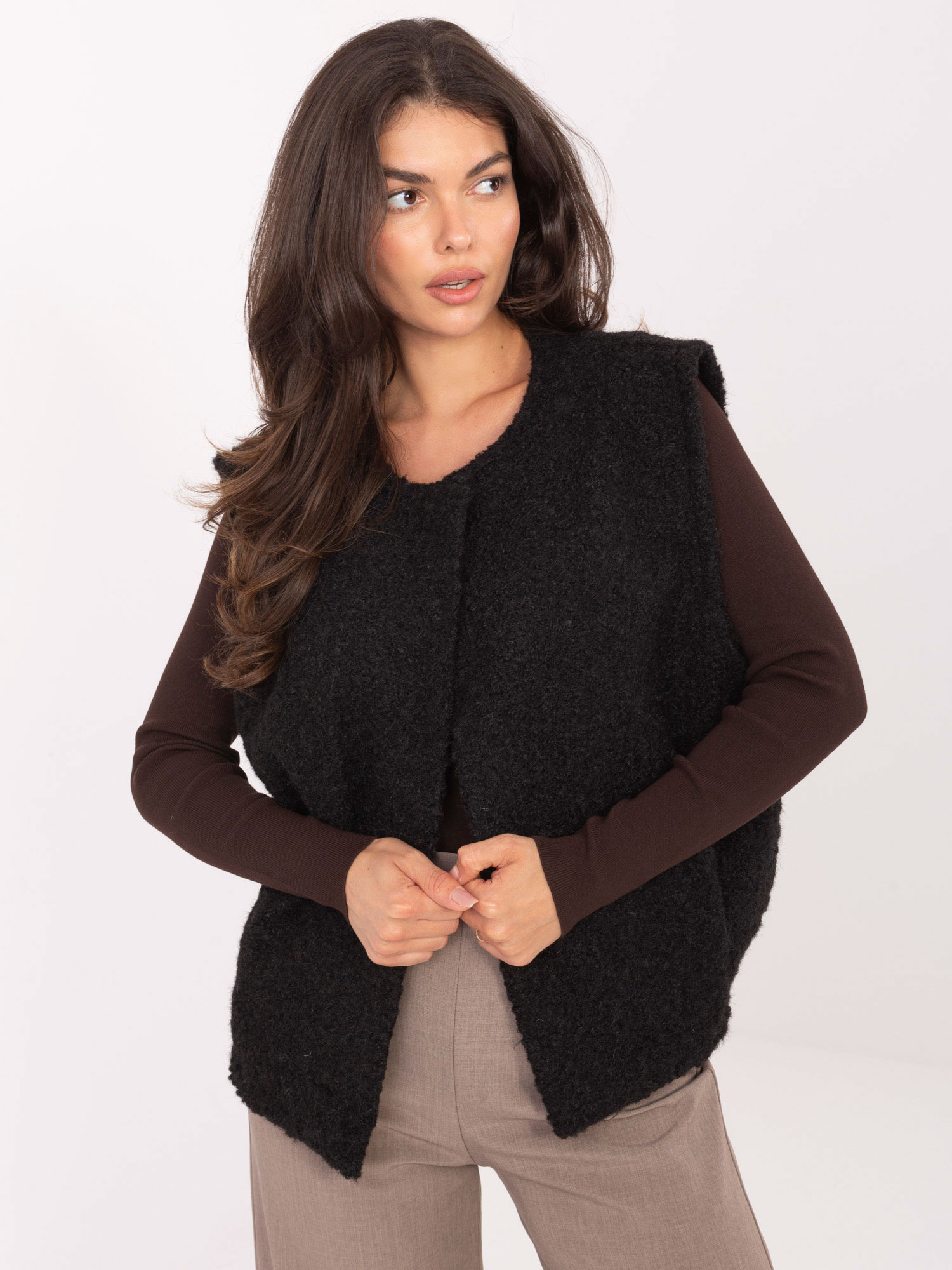 Čierna dámska pletená vesta s vreckami IT-KZ-FL9622.29P-black Veľkosť: ONE SIZE