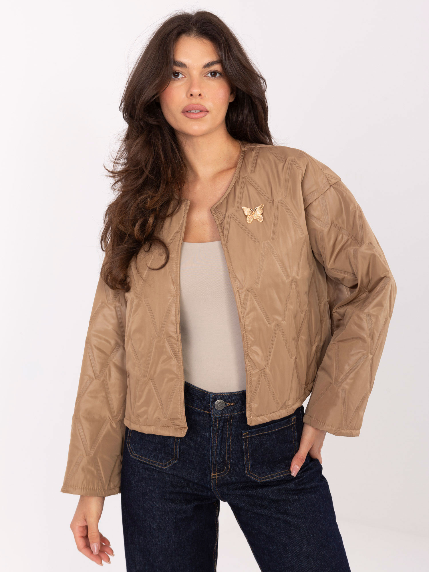 Ľahká hnedá dámska prechodná bunda bez kapucne -IT-KR-FL8357.82-camel Veľkosť: ONE SIZE
