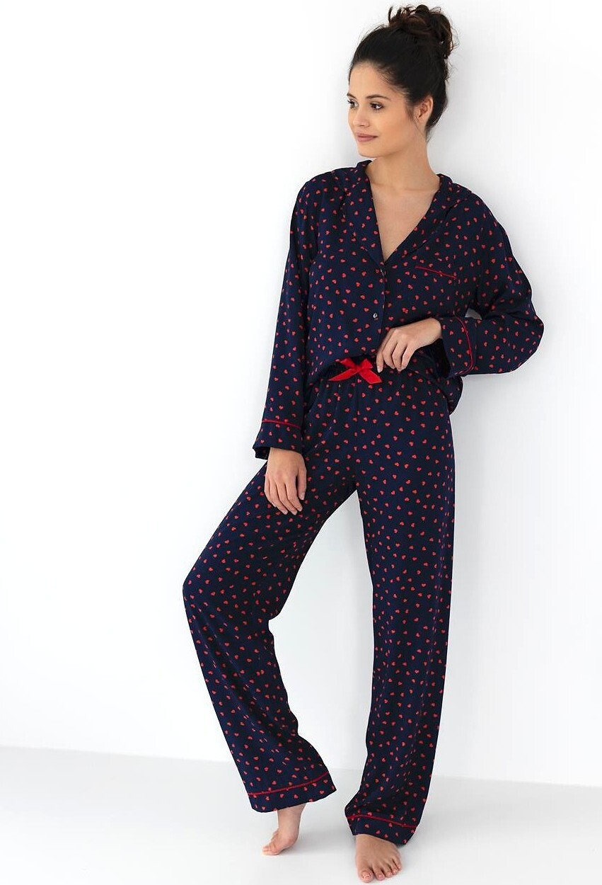 Sensis Tmavomodré dámske viskózové pyžamo Sophia so srdiečkami dł/r S-XL rozpinana Veľkosť: XL, Barva: tmavomodrá