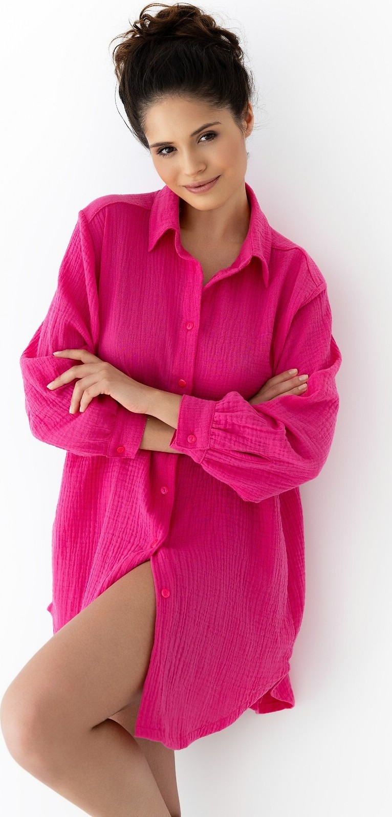 Sensis Tmavoružová dámska mušelínová nočná košeľa so zapínaním Magenta dł/r Muślin S-XL rozpinana Veľkosť: S/M, Barva: tmavoružová