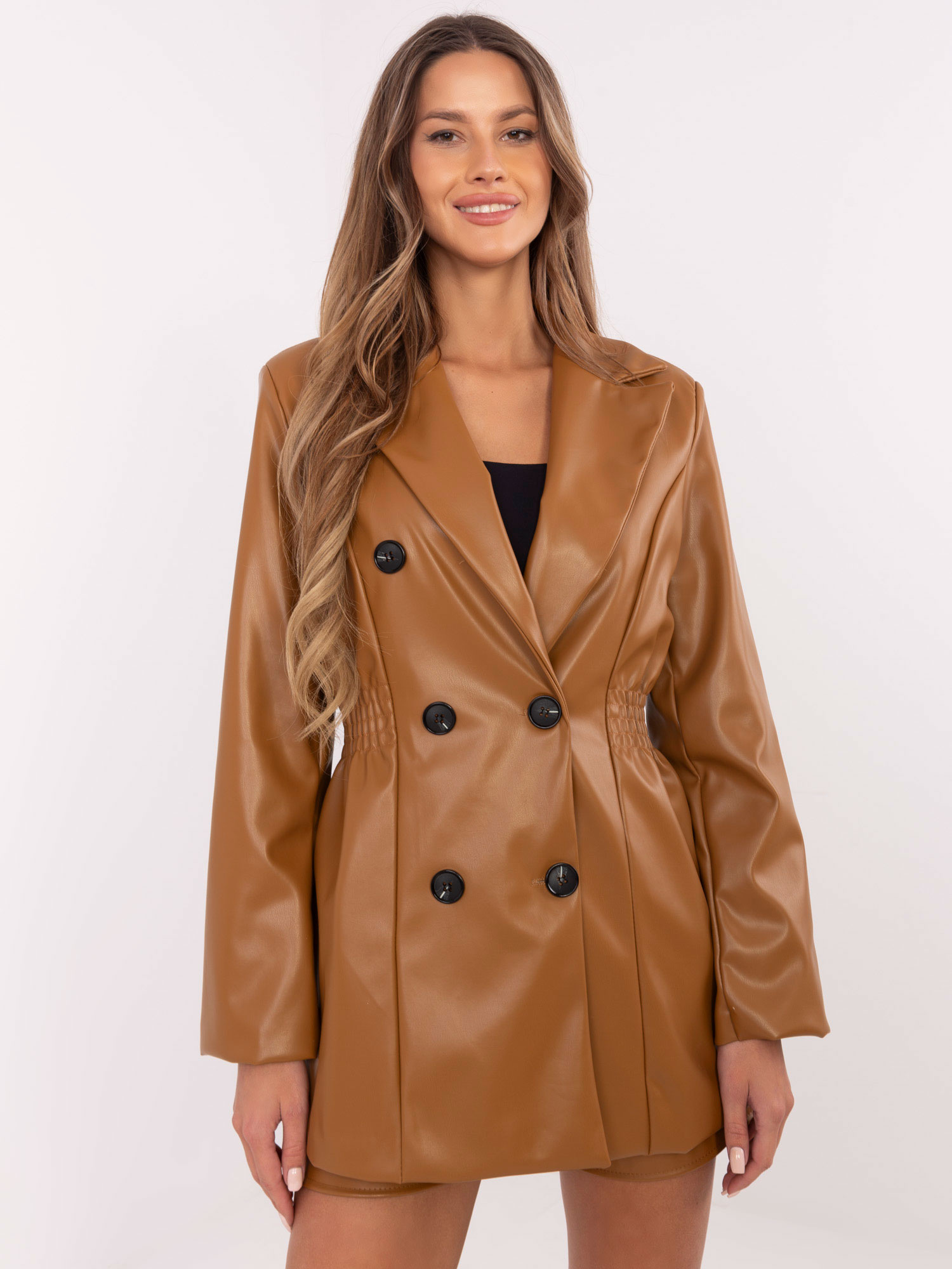 Camel dámske koženkové sako s ramennými vypchávkami DHJ-MA-A8683.37-camel Veľkosť: L/XL