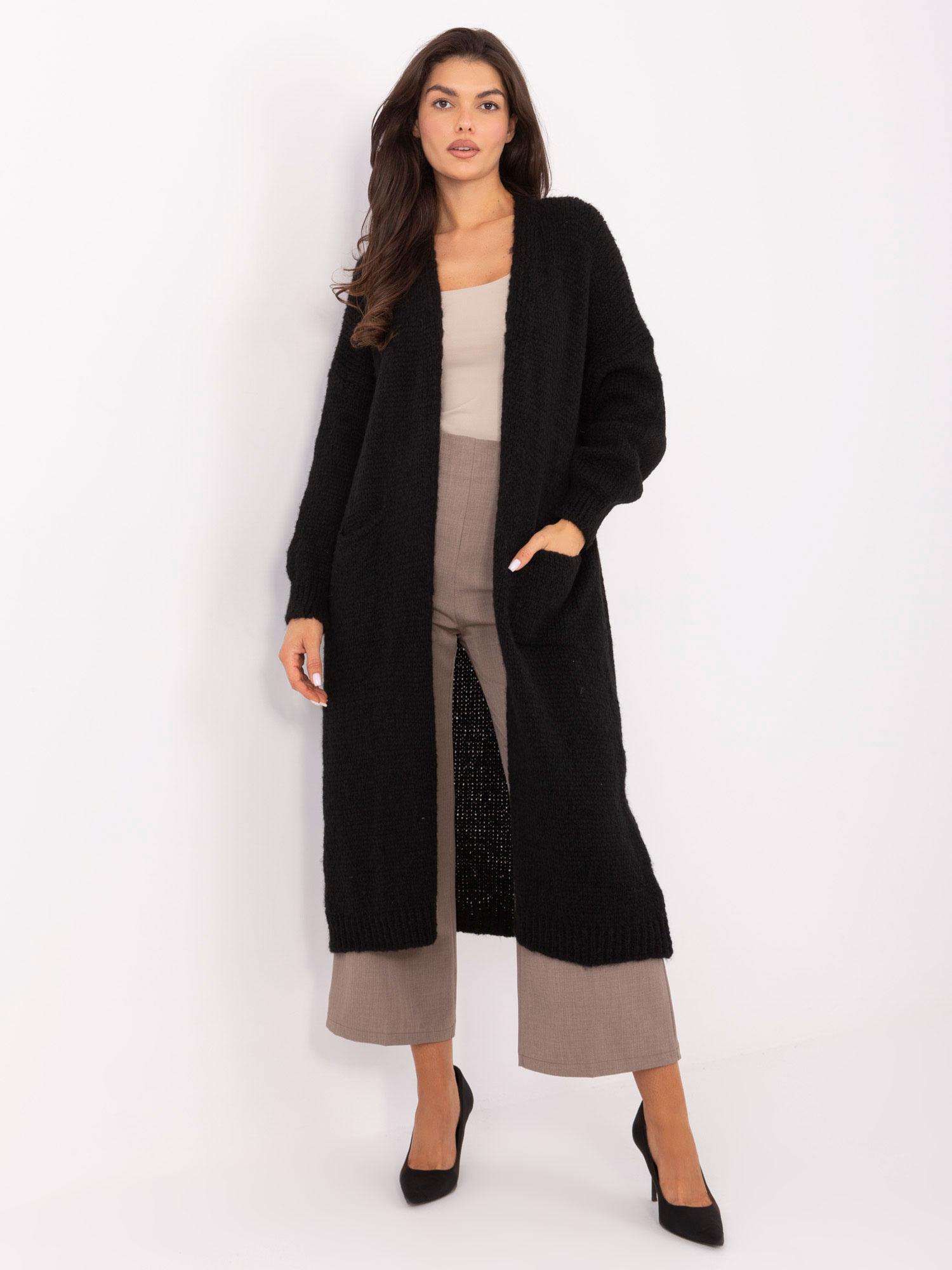 Čierny dlhý dámsky kardigan s vreckami MI-SW-WM6155.82-black Veľkosť: ONE SIZE