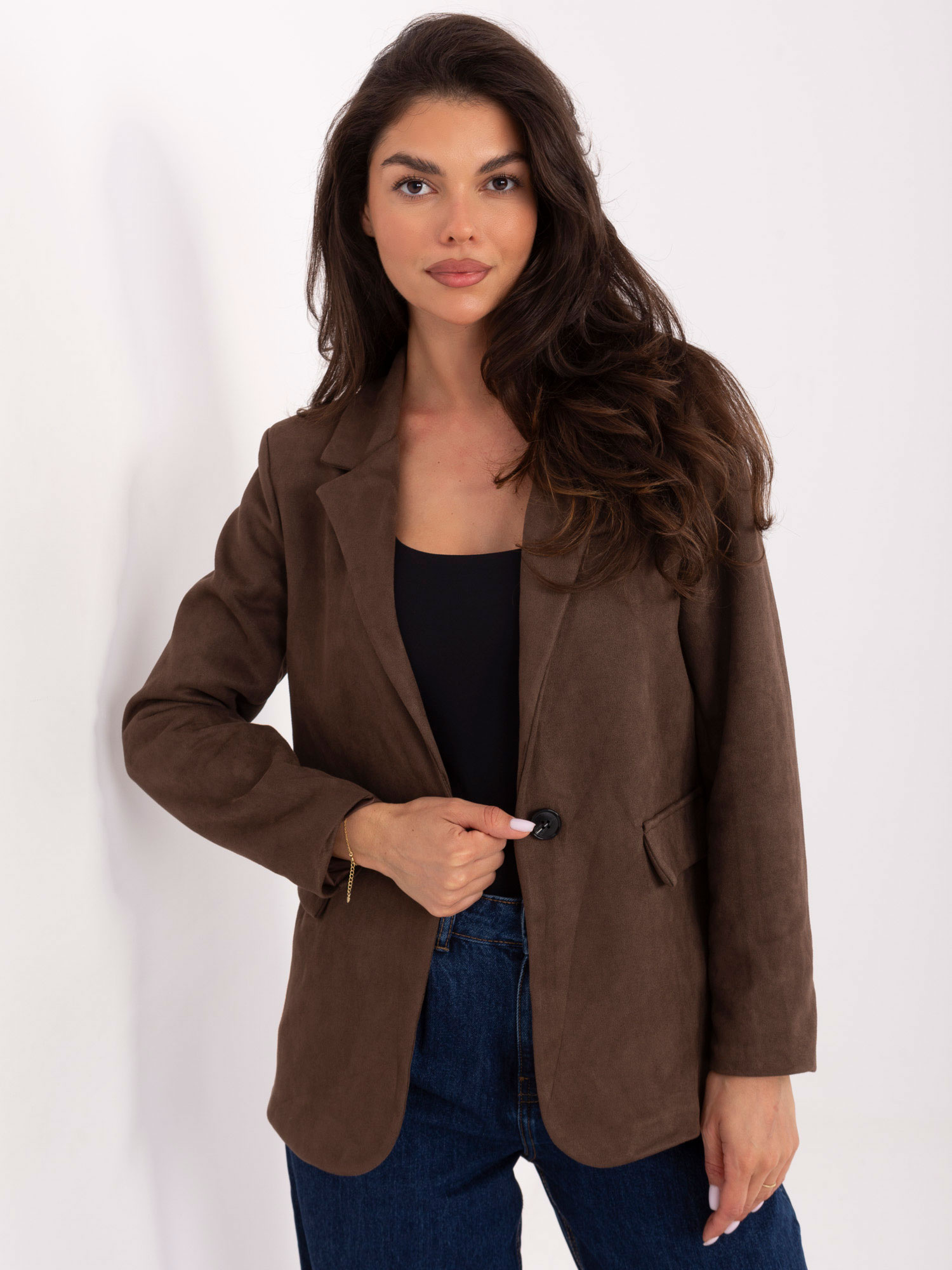 Hnedý dámsky blejzer s imitáciou vreciek MI-MA-A2712.16-brown Veľkosť: ONE SIZE