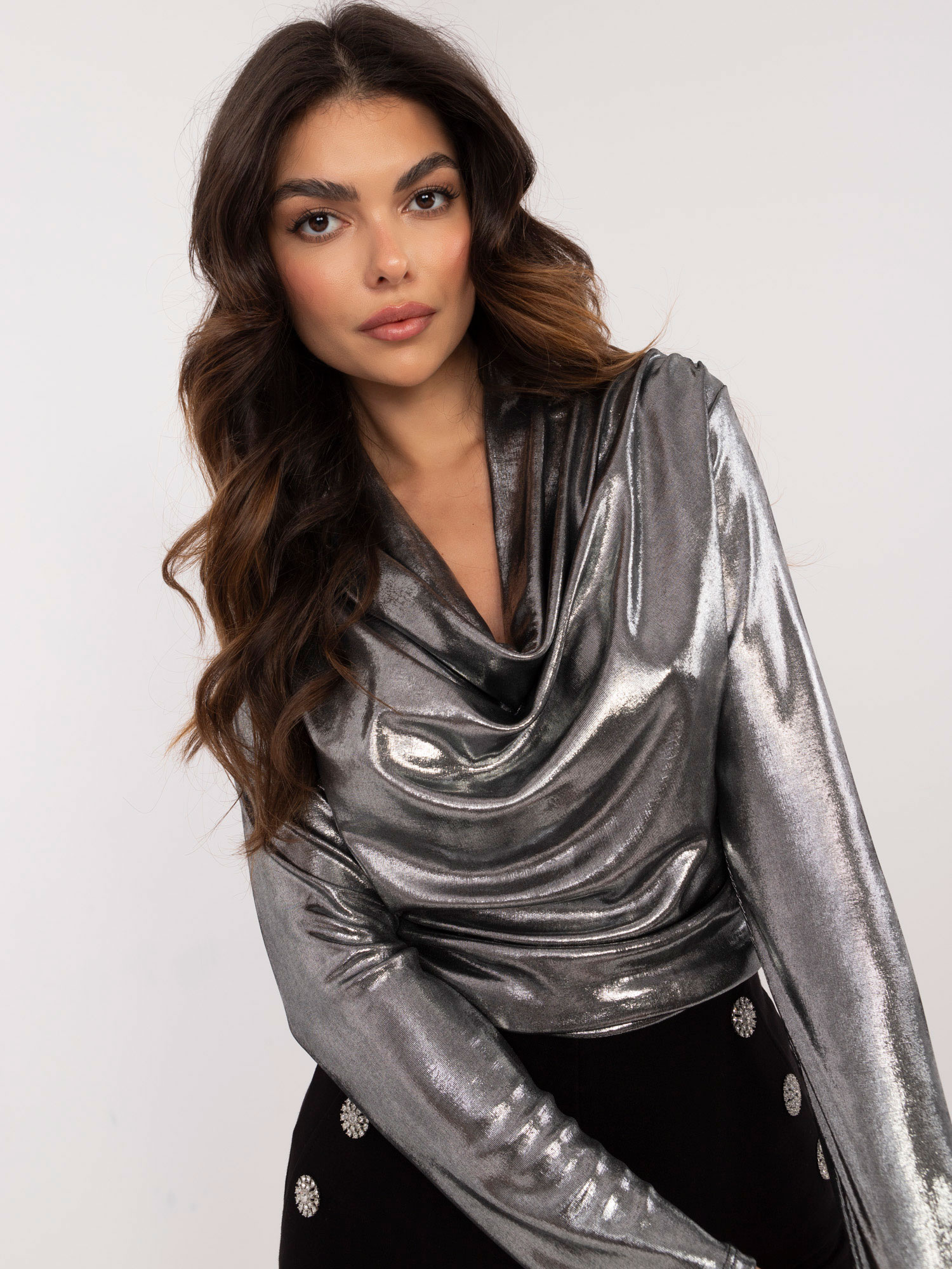 Strieborná dámska elegantná lesklá blúzka DHJ-BZ-15268.30-silver Veľkosť: ONE SIZE