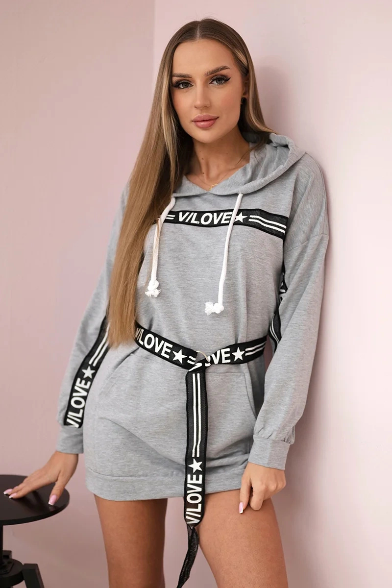 Svetlosivé mikinové šaty s pásikom a kapucňou Veľkosť: ONE SIZE