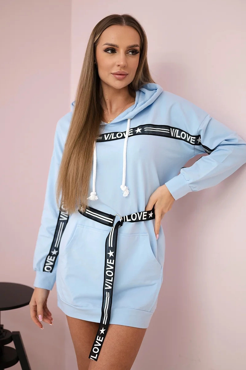 Svetlomodré mikinové šaty s pásikom a kapucňou Veľkosť: ONE SIZE