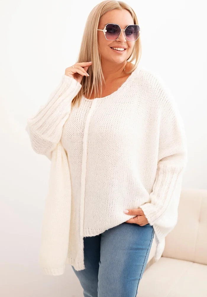 Smotanový dámsky asymetrický plus size pletený sveter Veľkosť: ONE SIZE