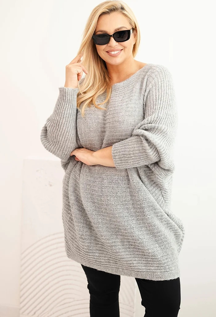 Svetlosivý dámsky pletený plus size sveter s prímesou mohéru Veľkosť: ONE SIZE