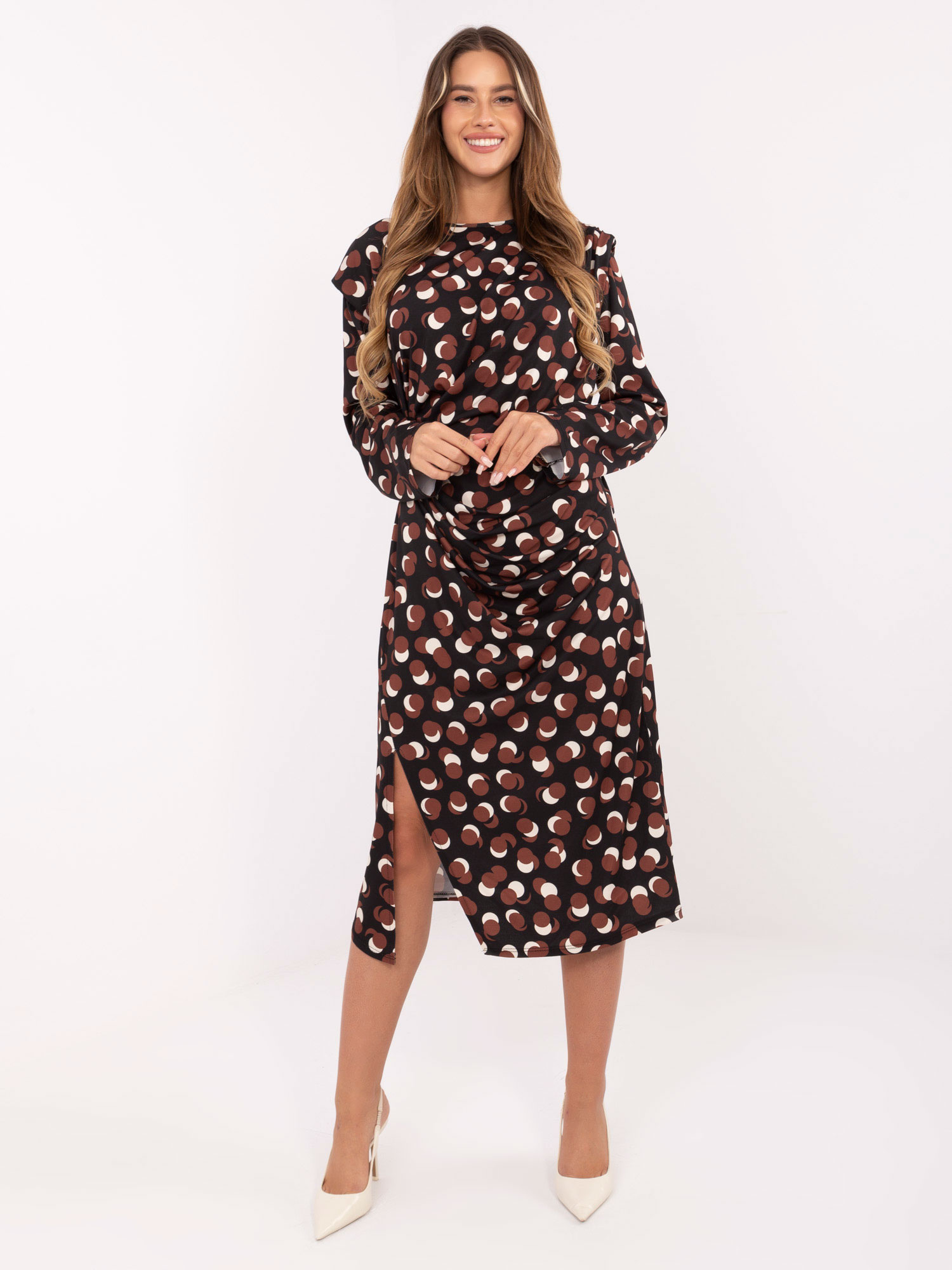 Čierne dámske vzorované midi šaty z viskózy s ramennými vypchávkami IT-SK-20057.21P-black Veľkosť: ONE SIZE