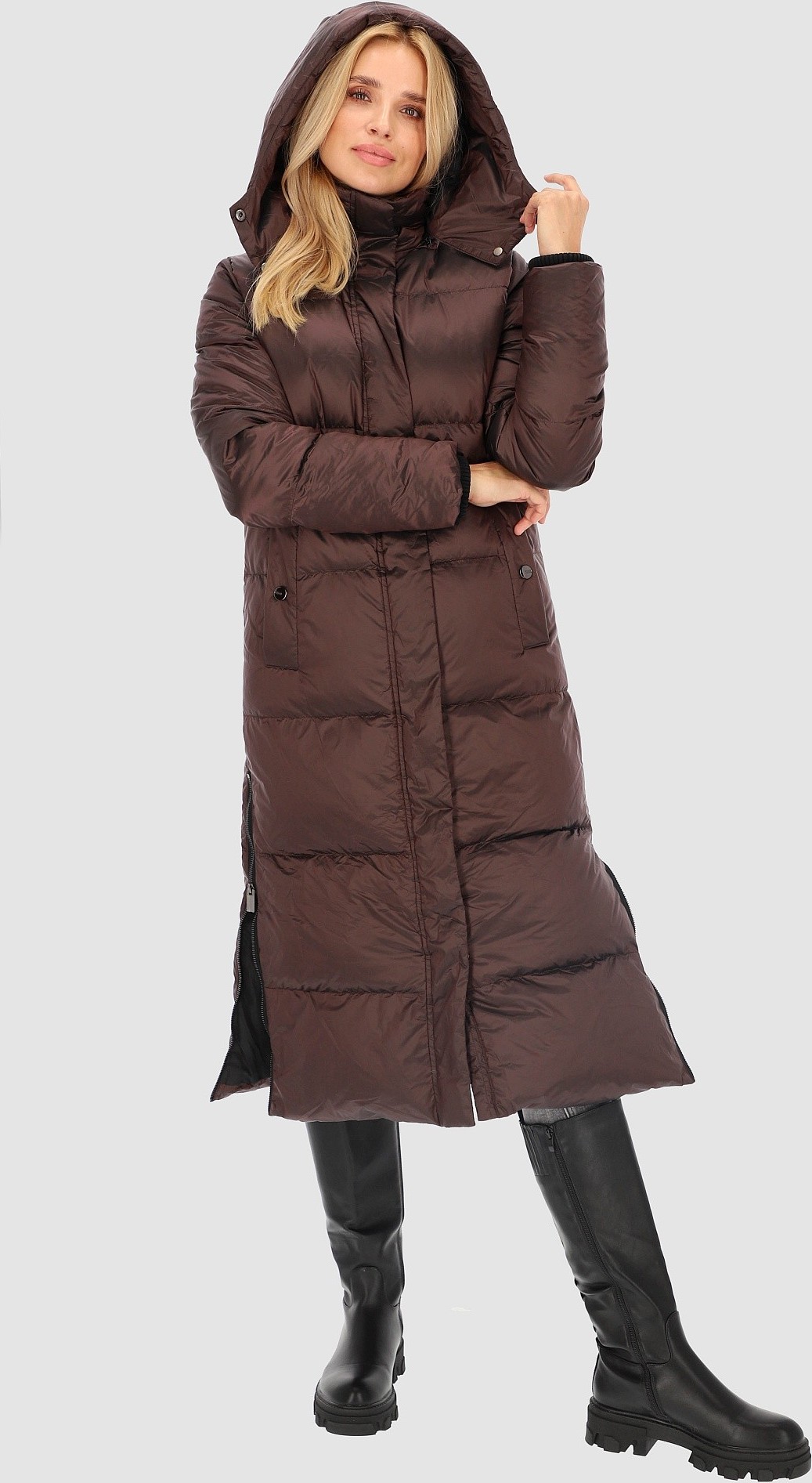 Hnedá dámska dlhá páperová bunda s bočnými rozparkami BLH 230056 FX - brown Veľkosť: XL