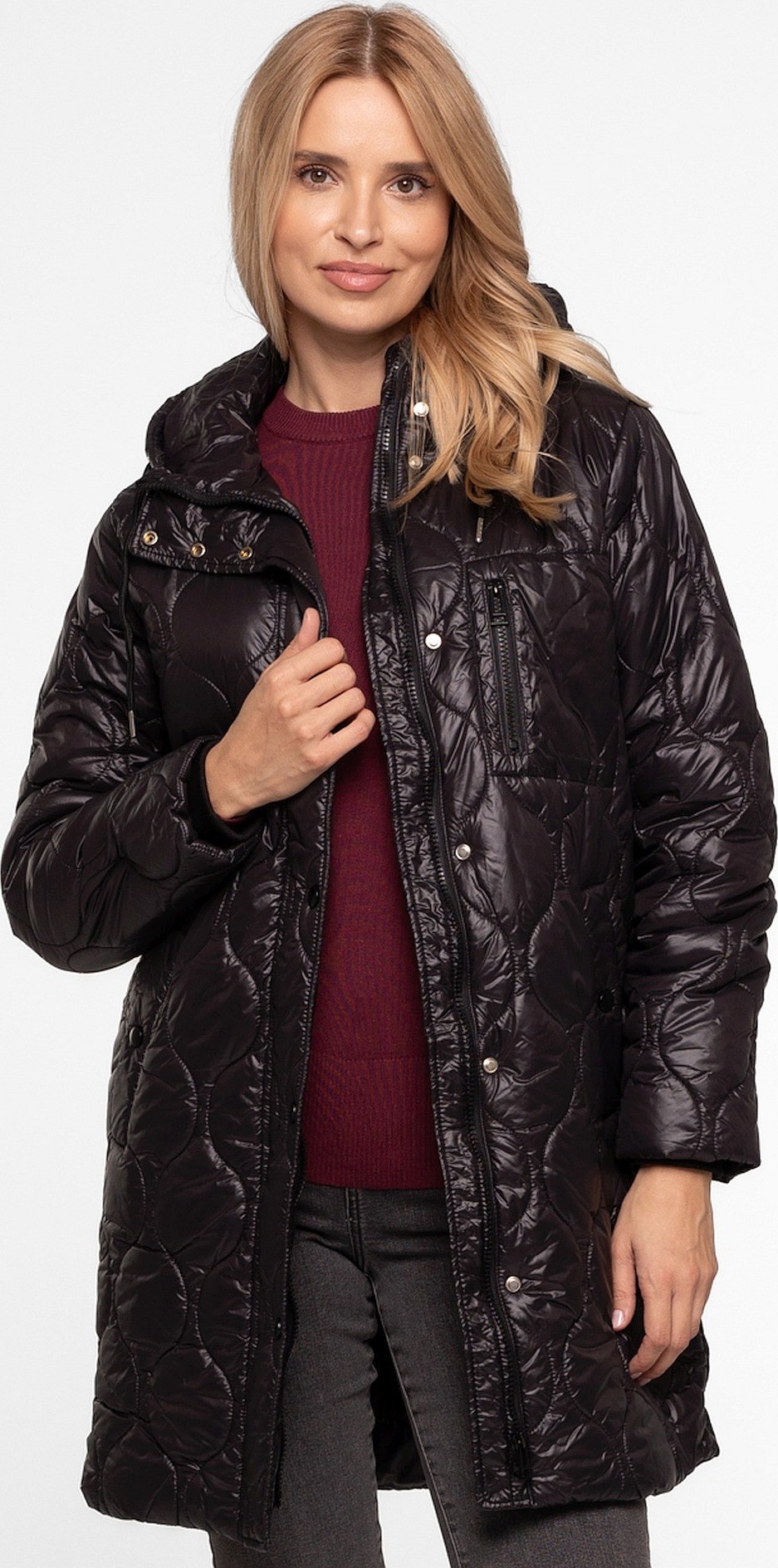 Čierna dámska prešívaná prechodná bunda s kapucňou BLH 220051 F - black Veľkosť: L