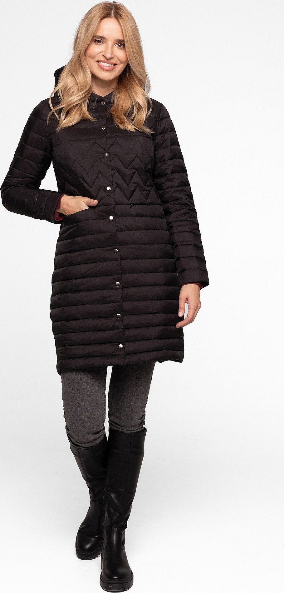 Dámska čierna prešívaná páperová bunda s kapucňou BLH 919013 FX - black Veľkosť: S