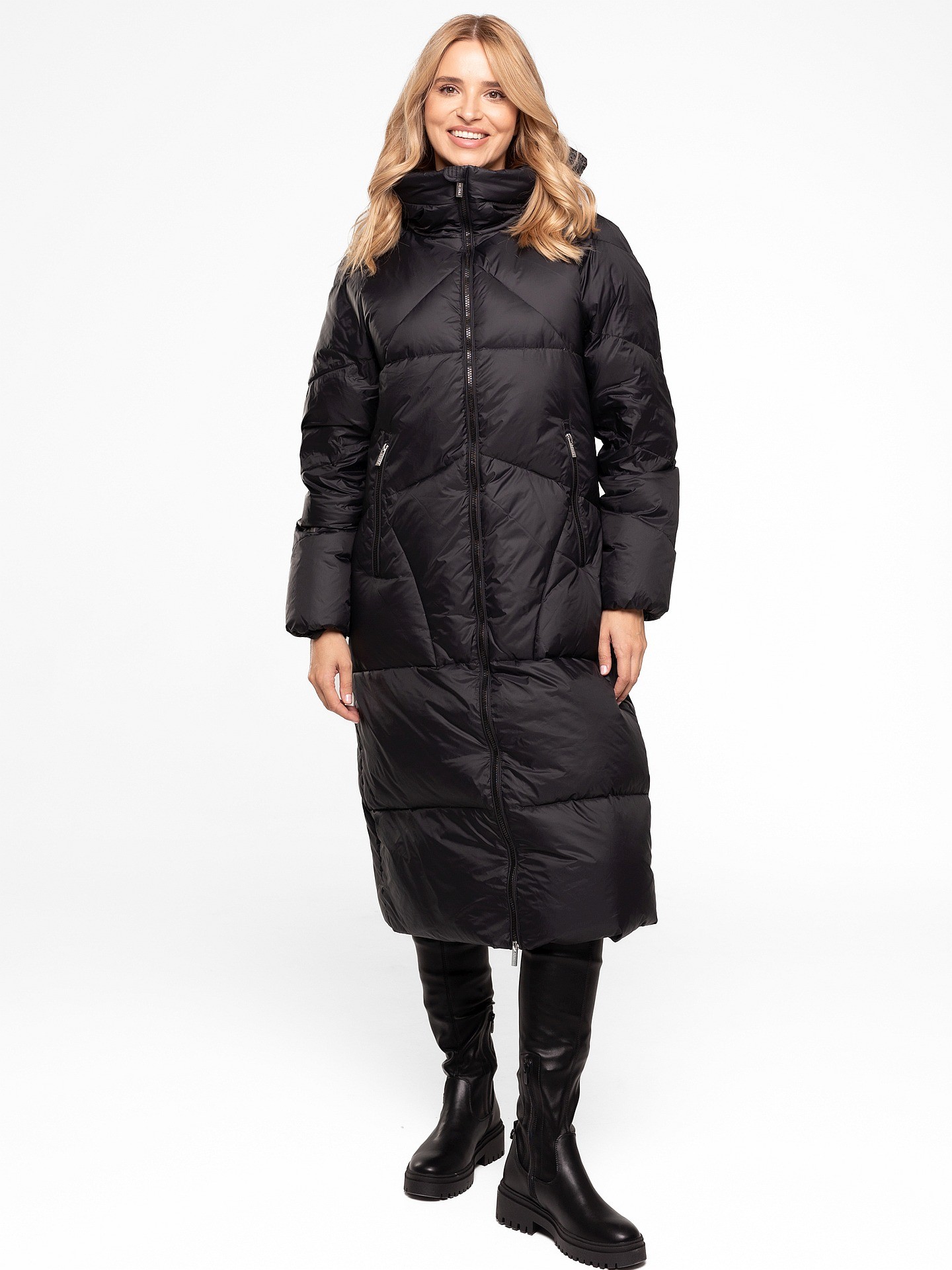 Čierna dámska dlhá páperová prešívaná bunda na zips s kapucňou BLH 253527 FX - black Veľkosť: S