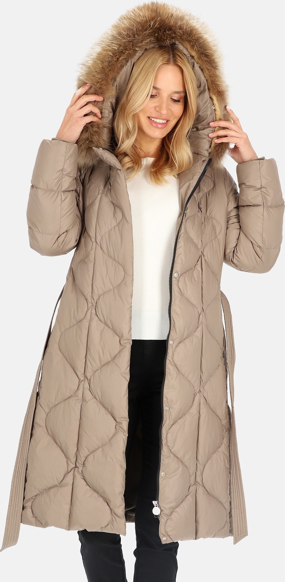 Béžový dámsky páperový prešívaný kabát s opaskom BLH 241012 FXR - beige Veľkosť: M