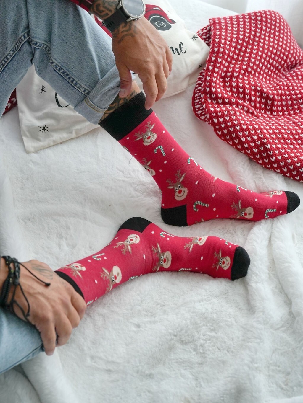 Milena Pánske vianočné ponožky so sobmi a cukrovými paličkami 1290-029 Świąteczne Renifer I Cukrowe laski 38-46 Veľkosť: 38-41, Barva: Červená