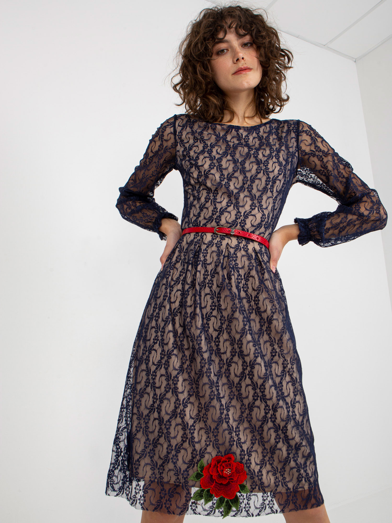 Elegantné šaty z modrej čipky -LK-SK-507018.60P-navy Veľkosť: 40